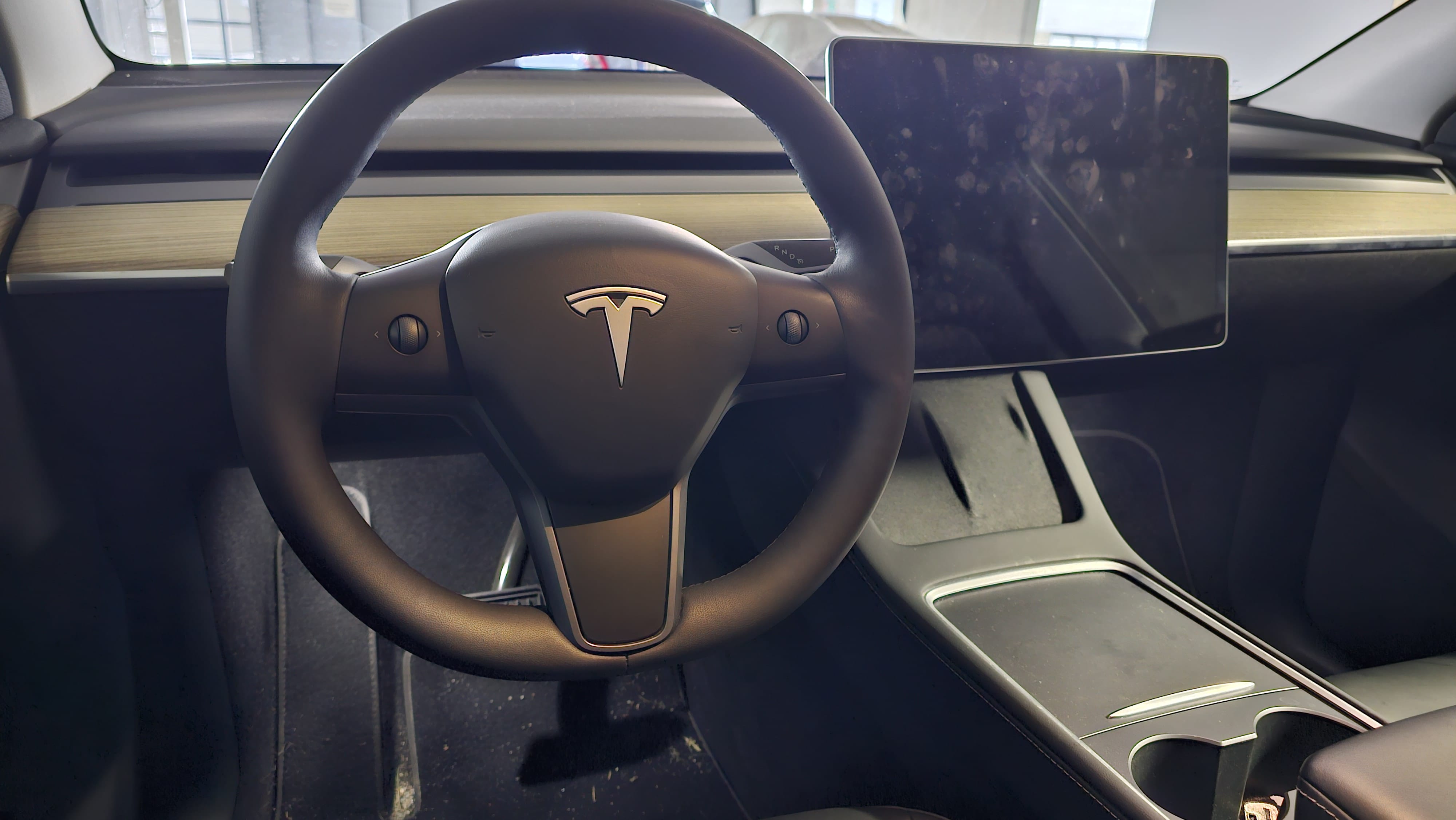 Tesla Model Y med Bluetooth audio