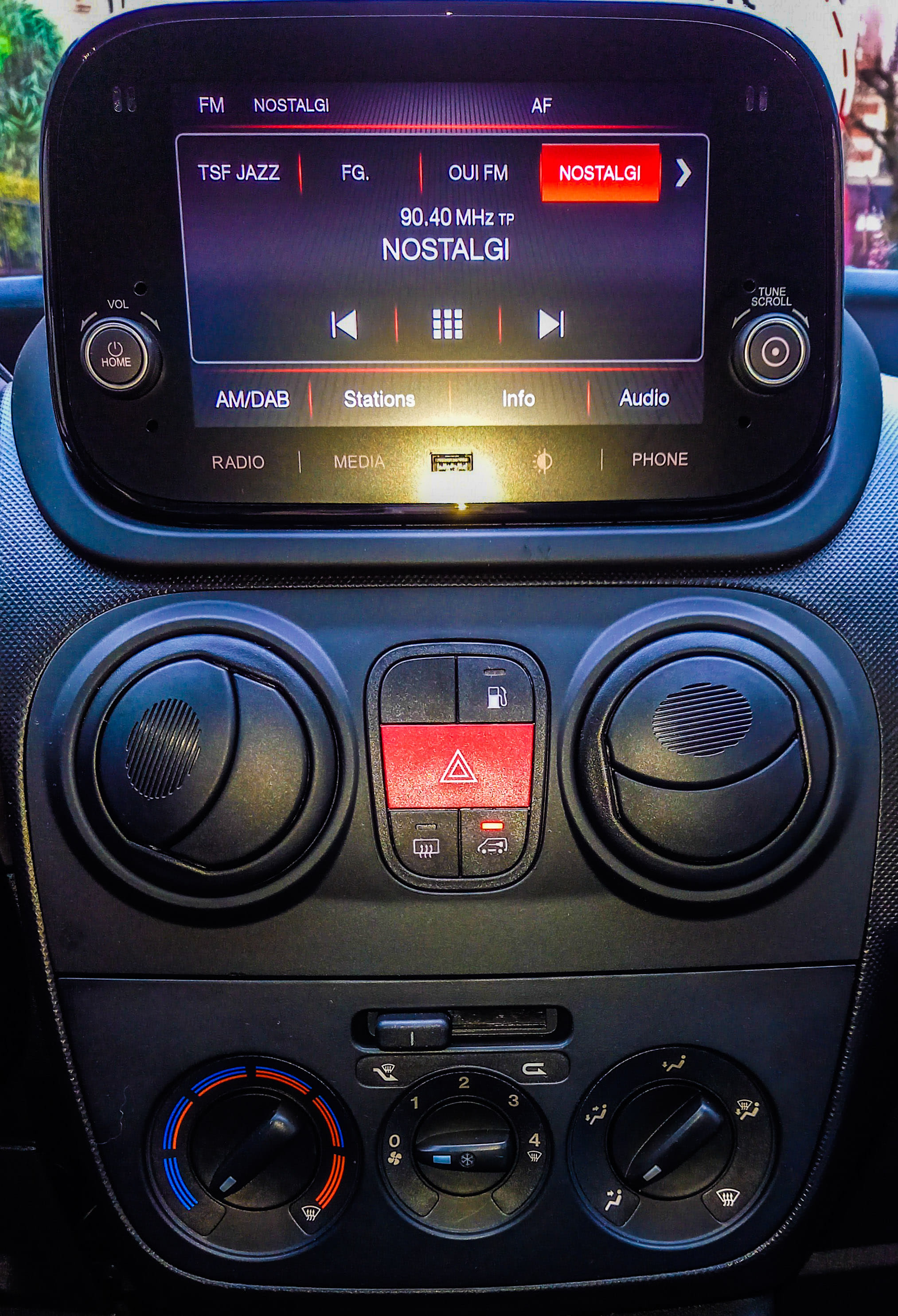 Fiat Fiorino (FW332) (Clim, Bluetooth, USB, GPS,...) #dm avec Audio Bluetooth
