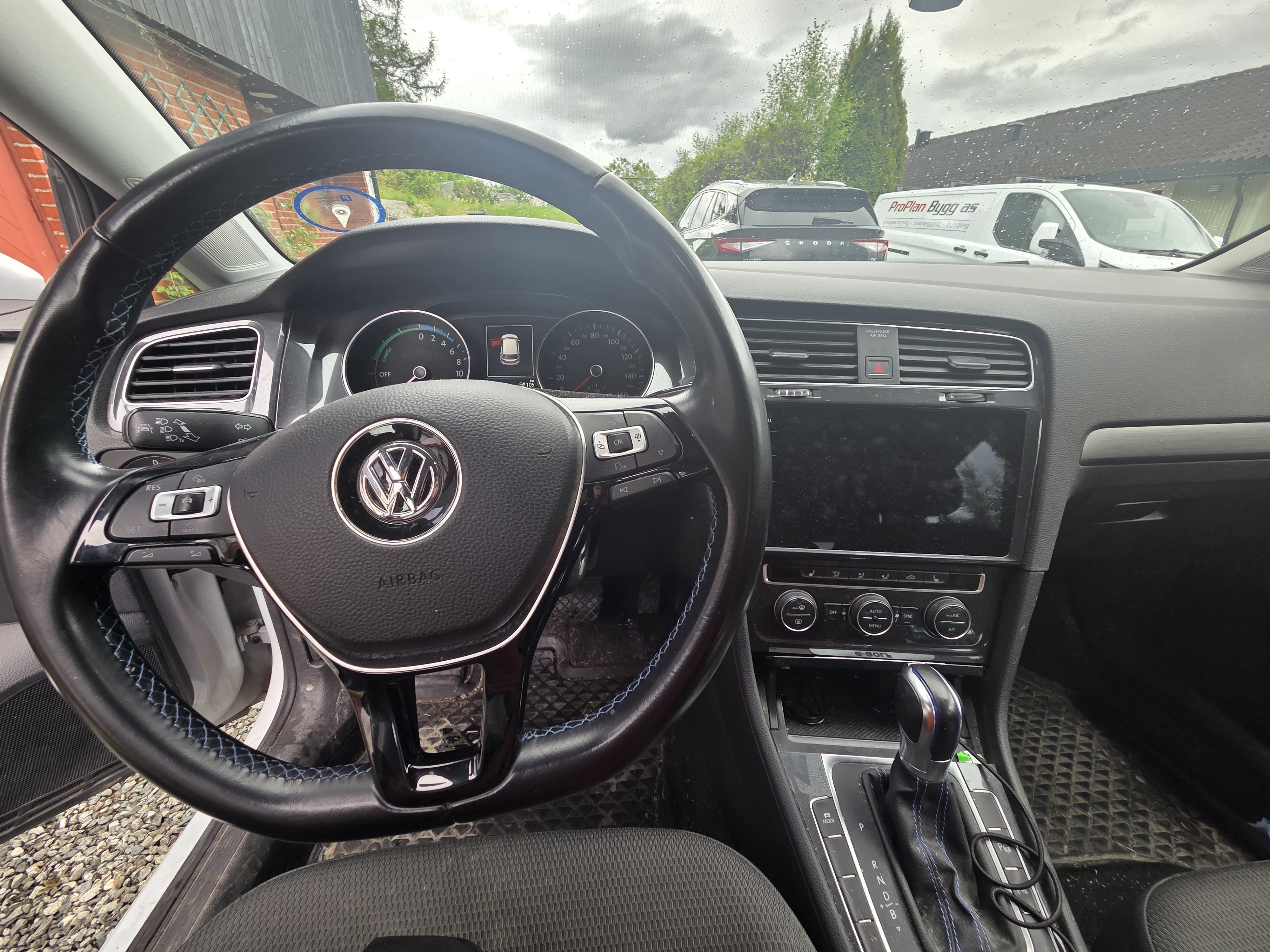 Volkswagen e-Golf with GPS
