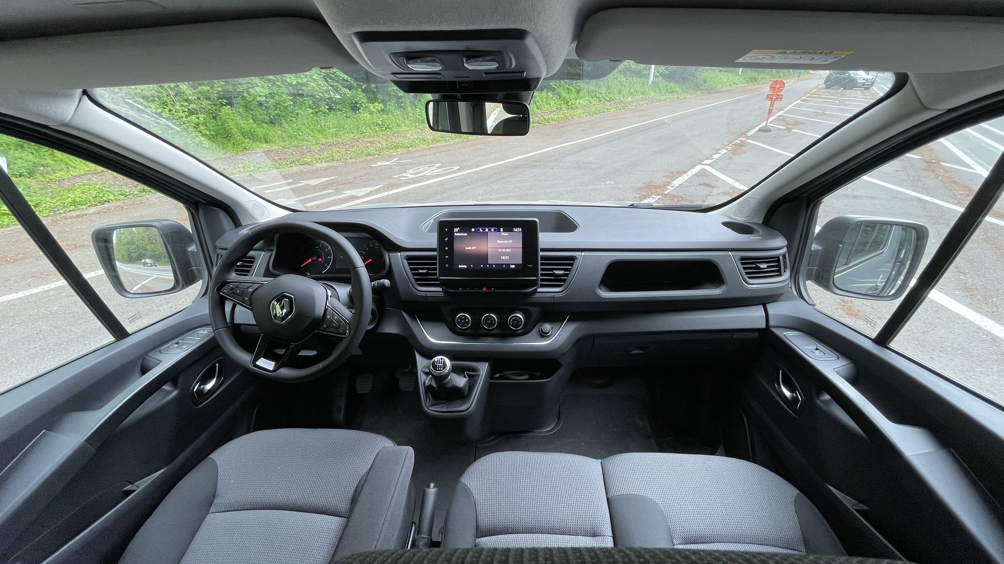 Renault Trafic Passenger with Snow tires