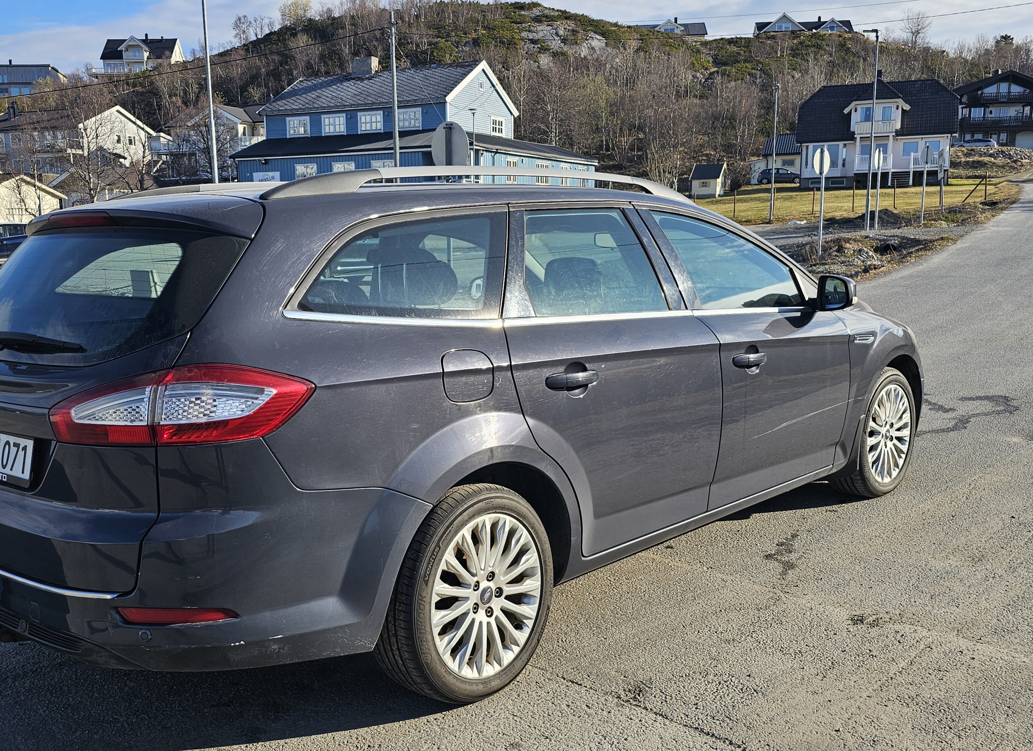 Ford Mondeo SW med Lydinngang