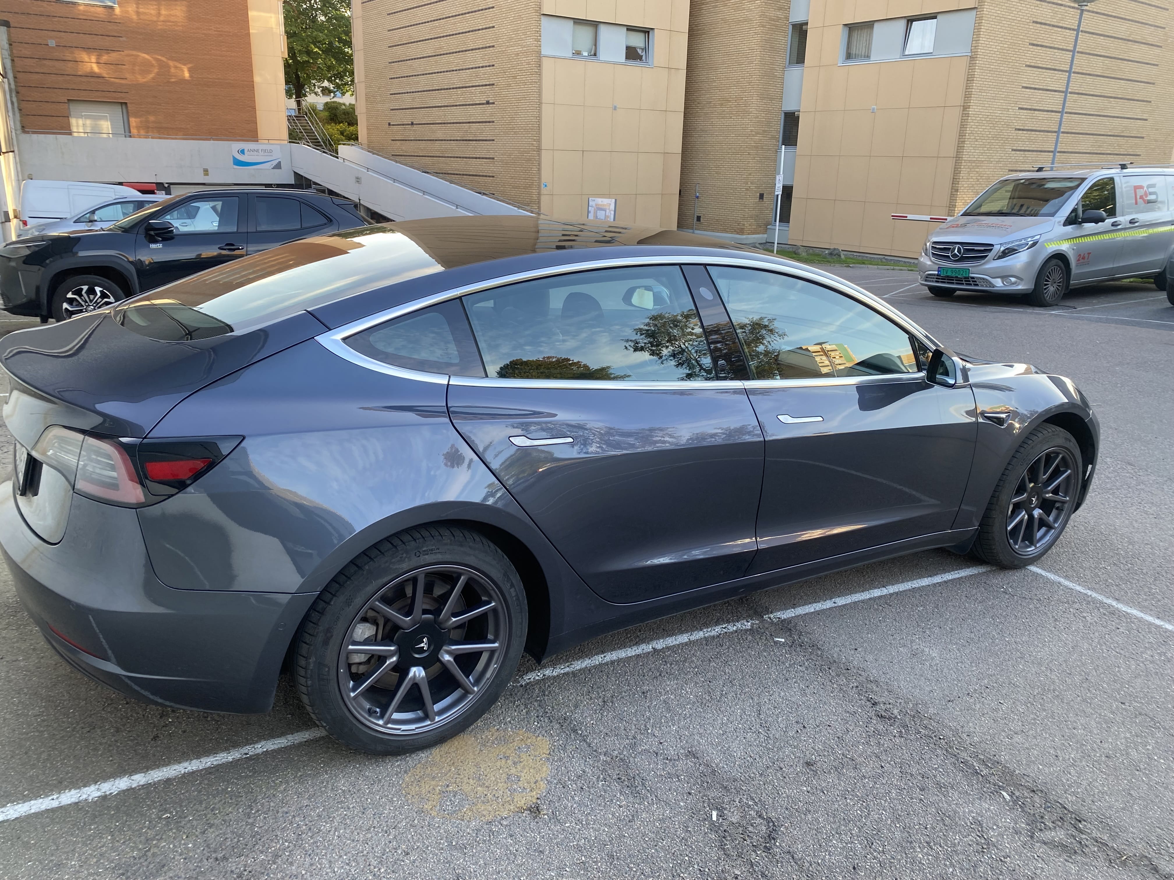 Tesla Model 3 med GPS