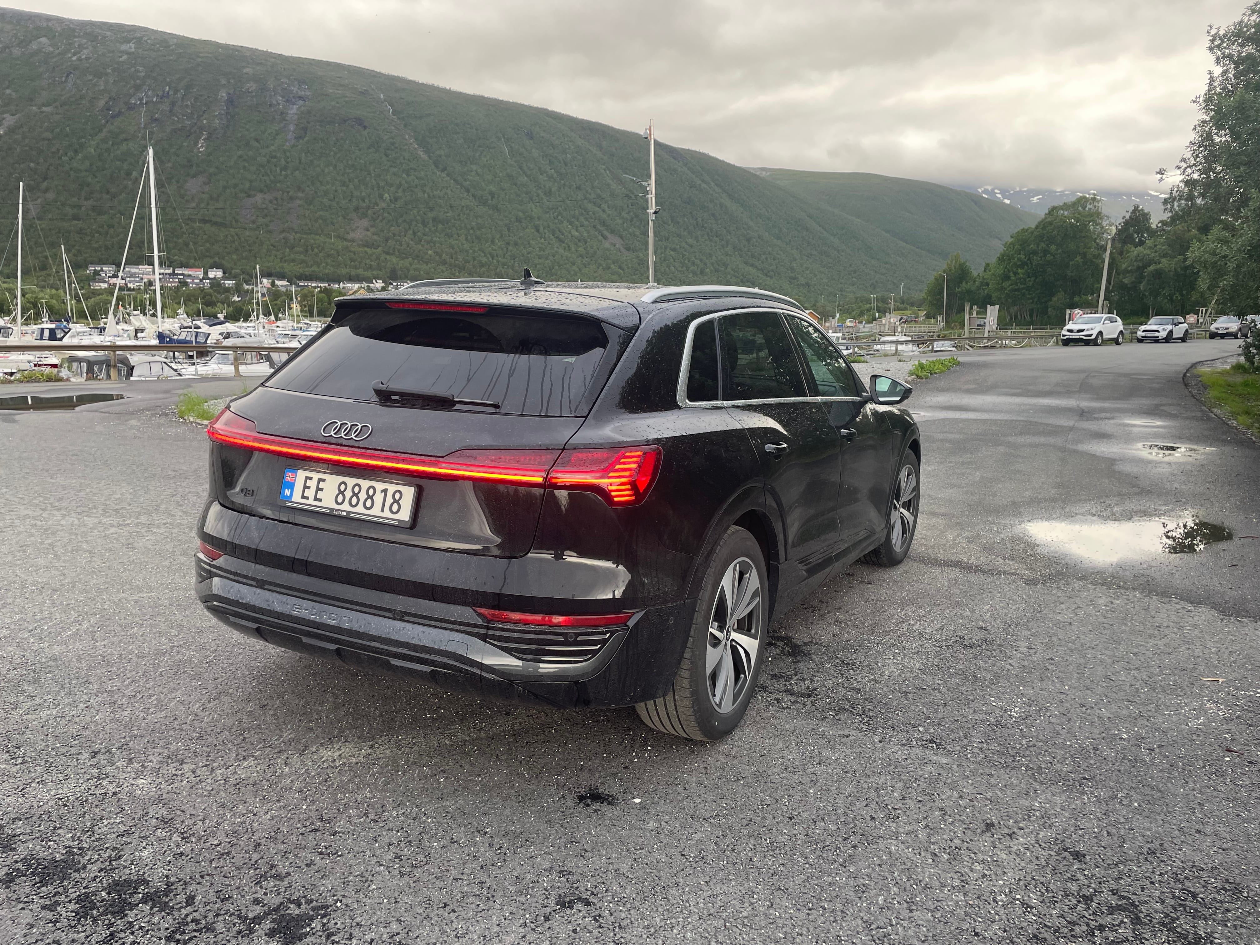 Audi Q8 50 e-tron med GPS