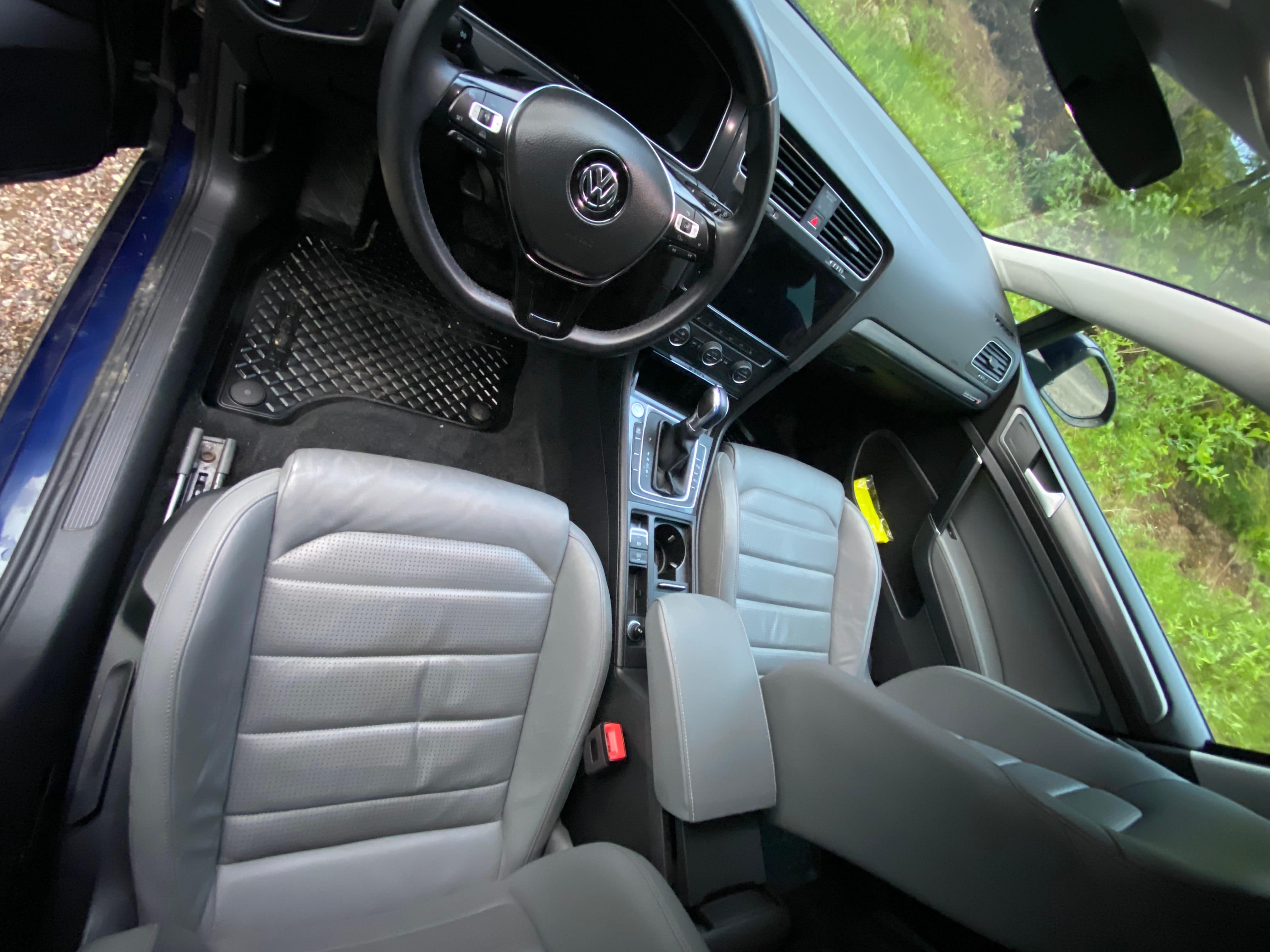 Volkswagen e-Golf 230 kilometer rekkevidde/range - varmepumpe/heatpumpe- barnesete og sittepute for barn mit Tempomat