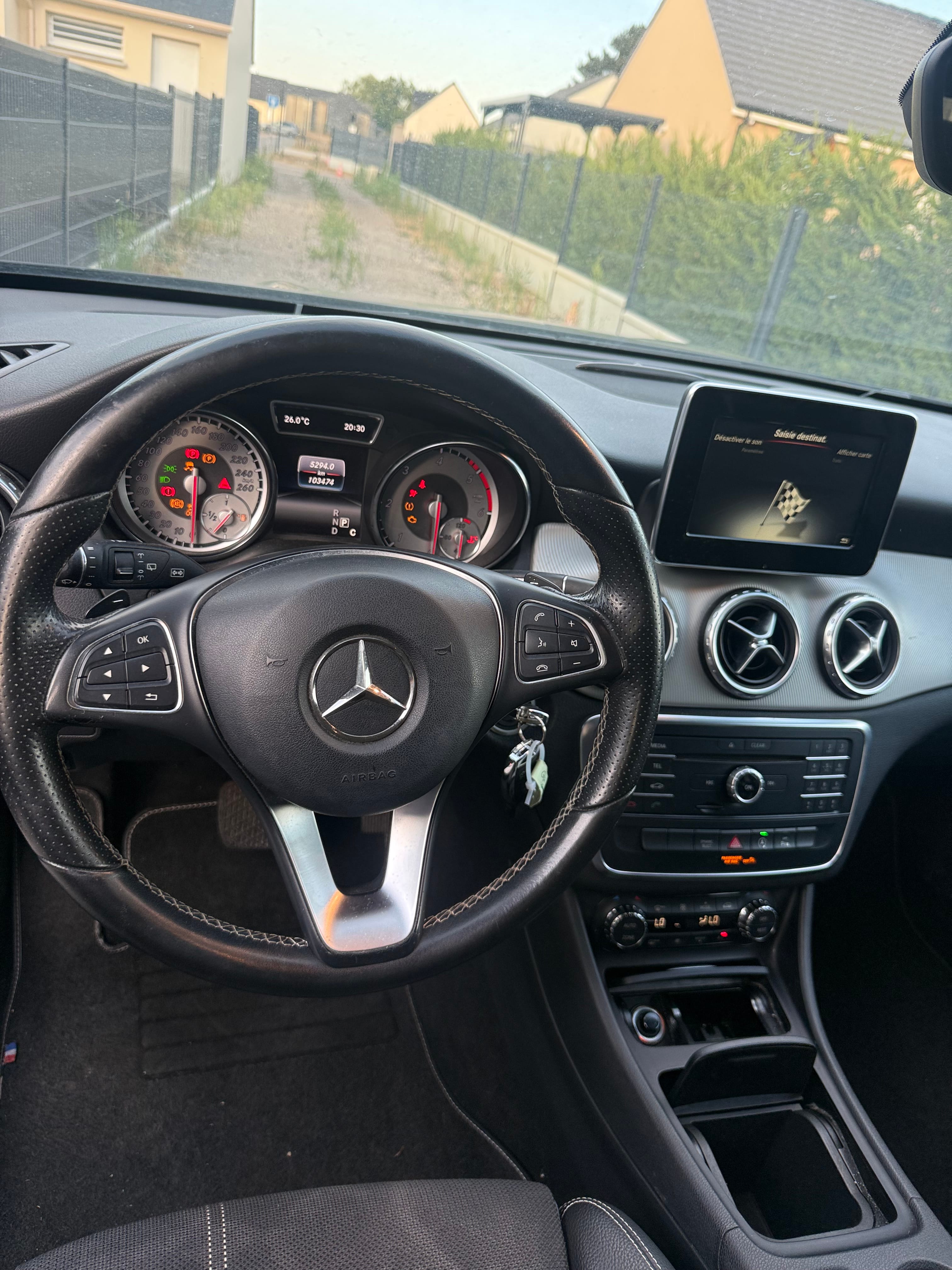 Mercedes-Benz GLA 200 avec Port USB