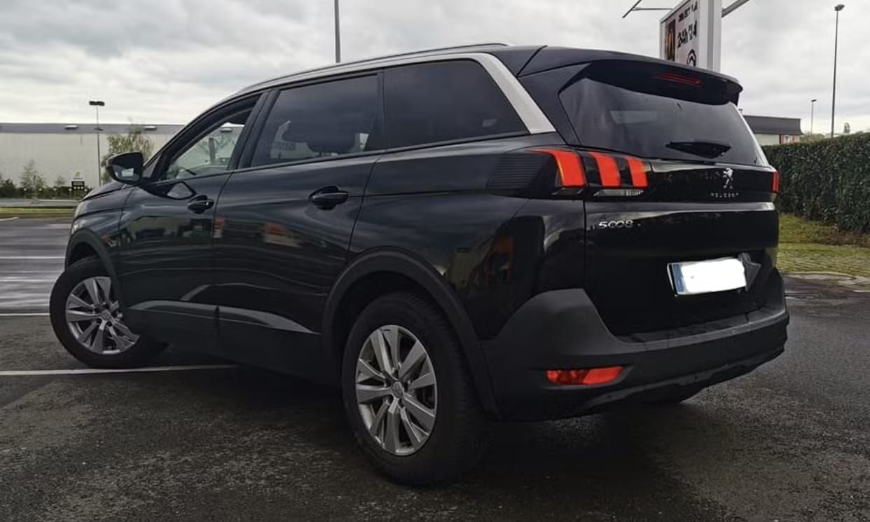 Peugeot 5008 avec GPS