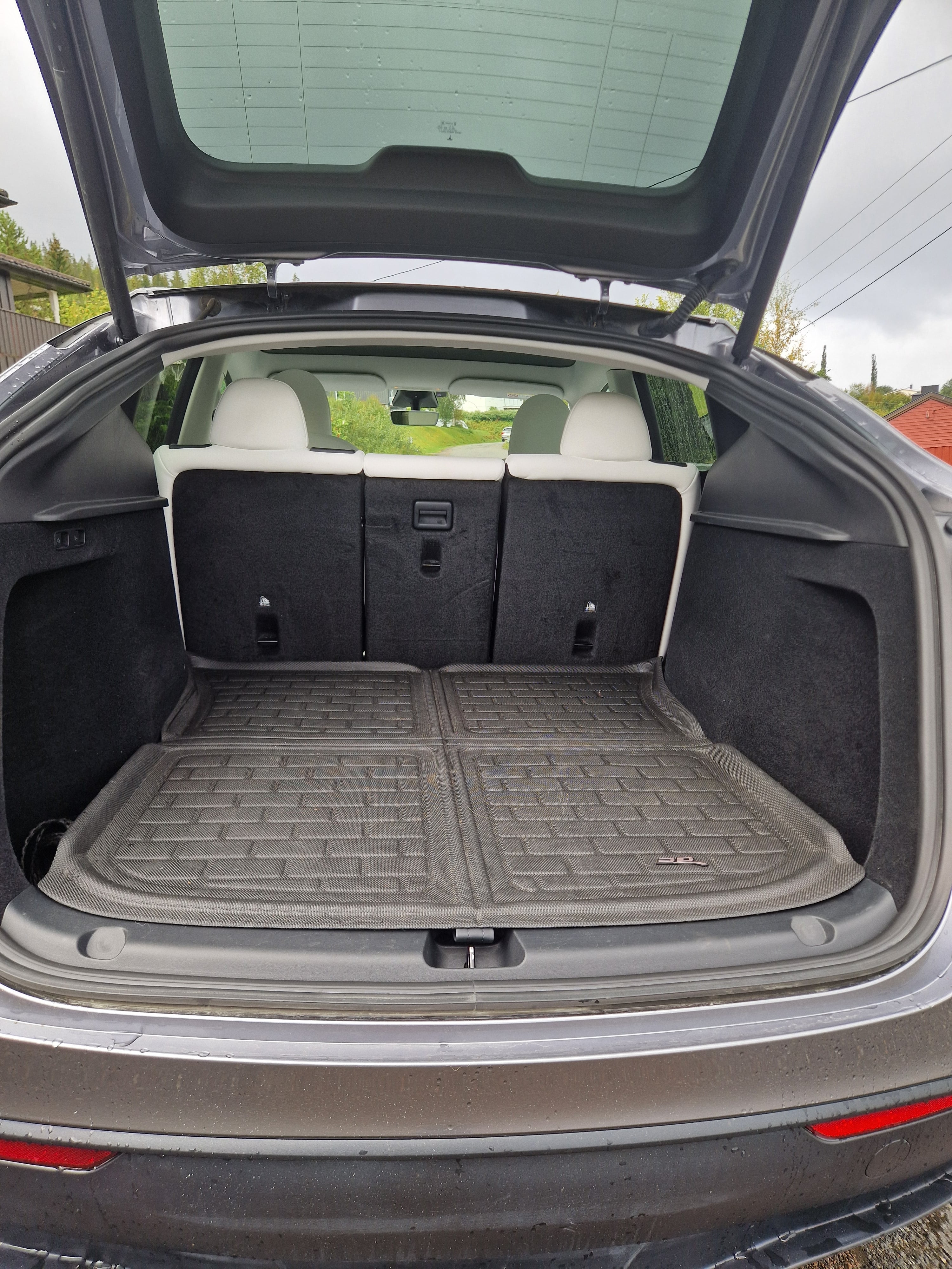 Tesla Model Y Performance med Ryggekamera