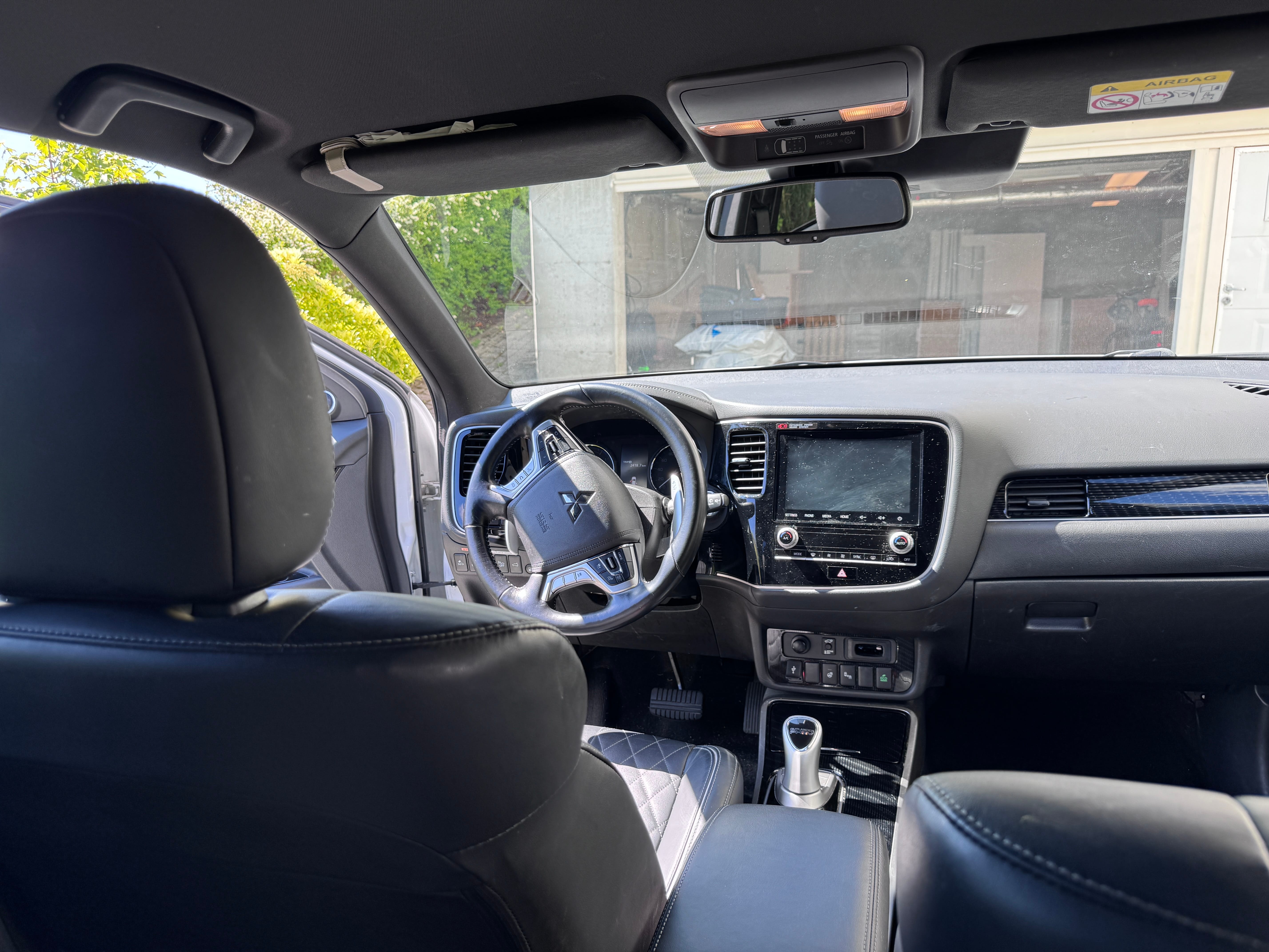 Mitsubishi Outlander Hybrid med Babysete