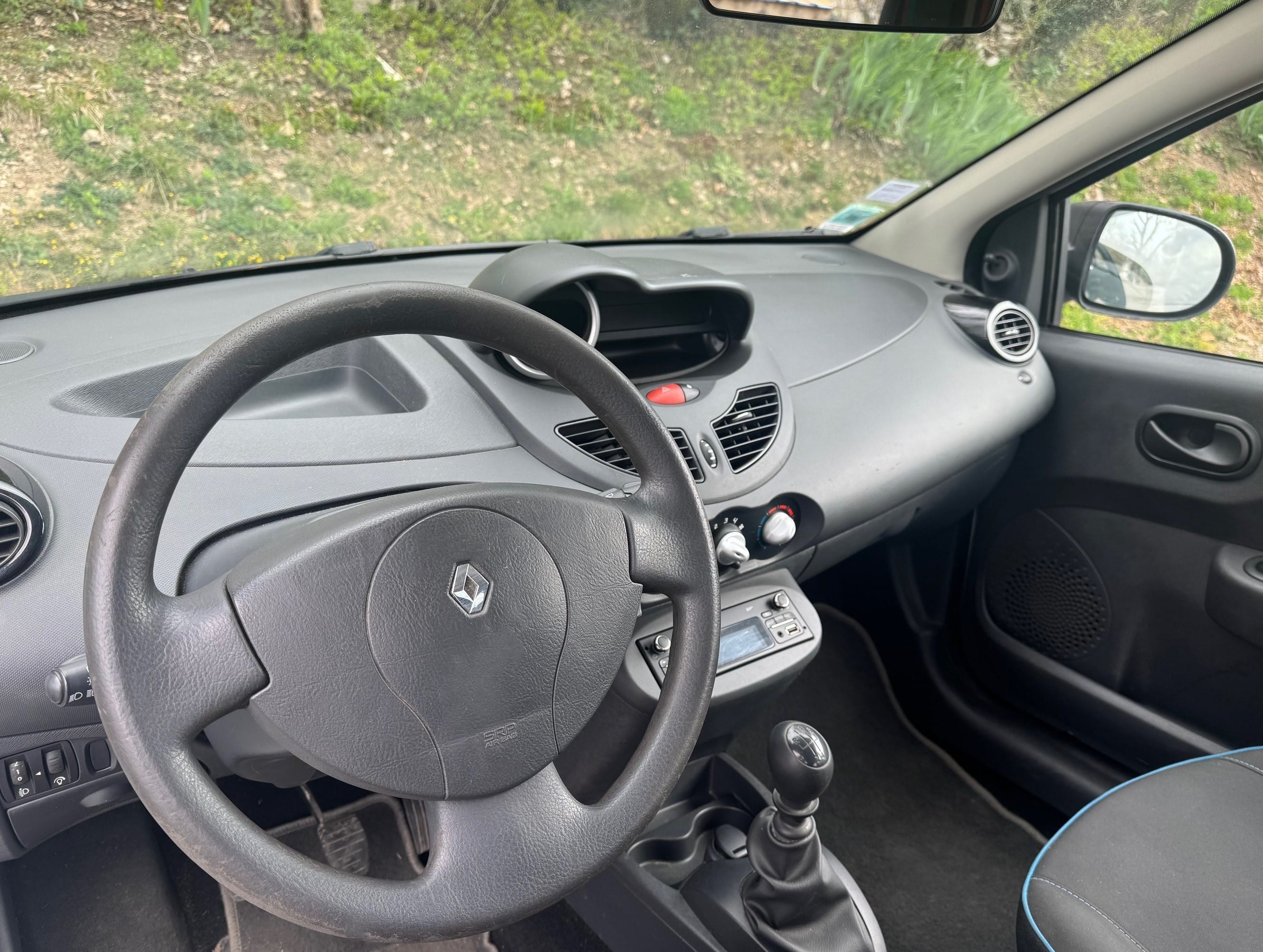 Renault Twingo essence 1.2 L 75 ch avec Chaines