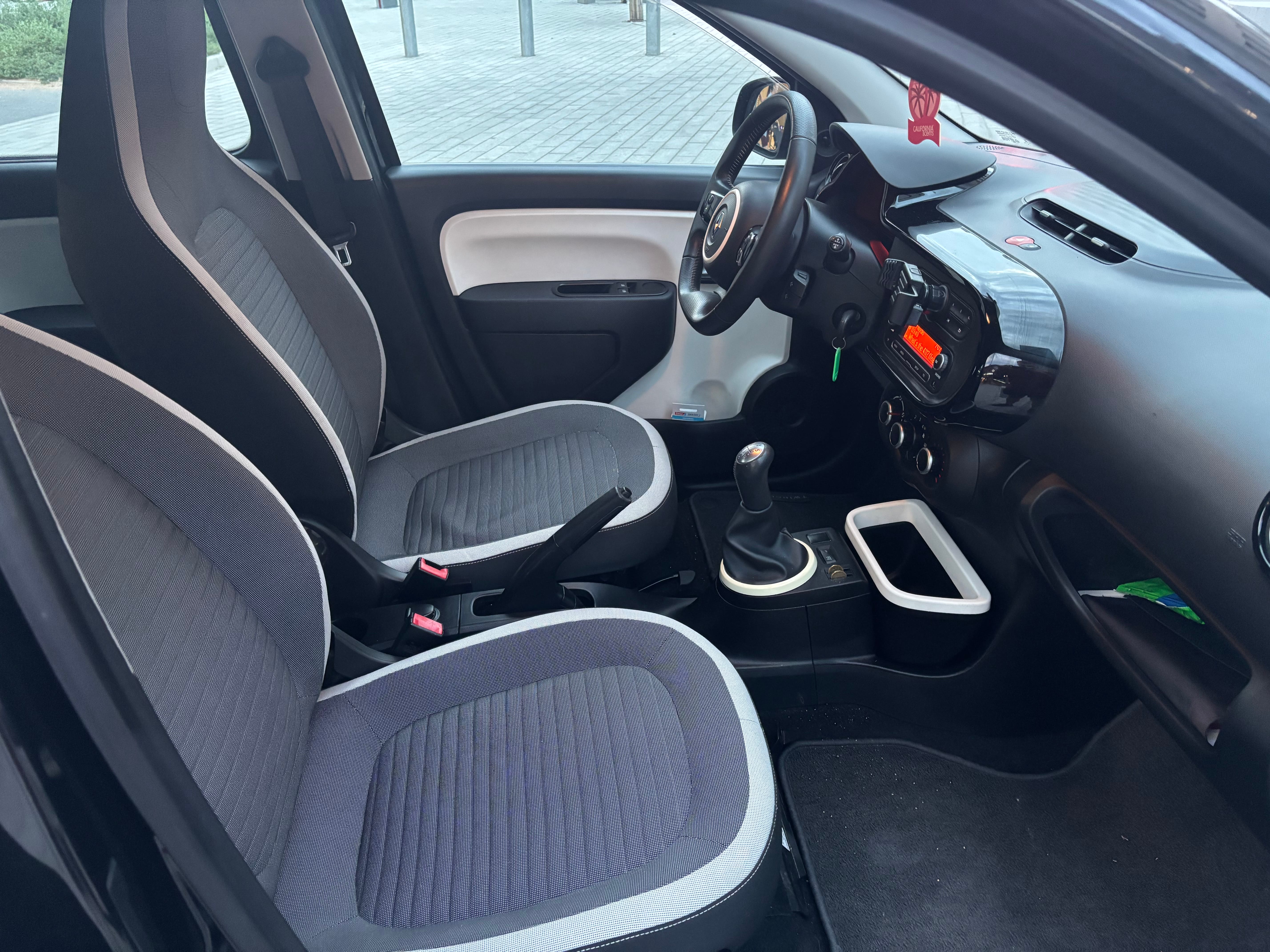 Renault Twingo III Gare Part Dieu mit Bluetooth-Audio