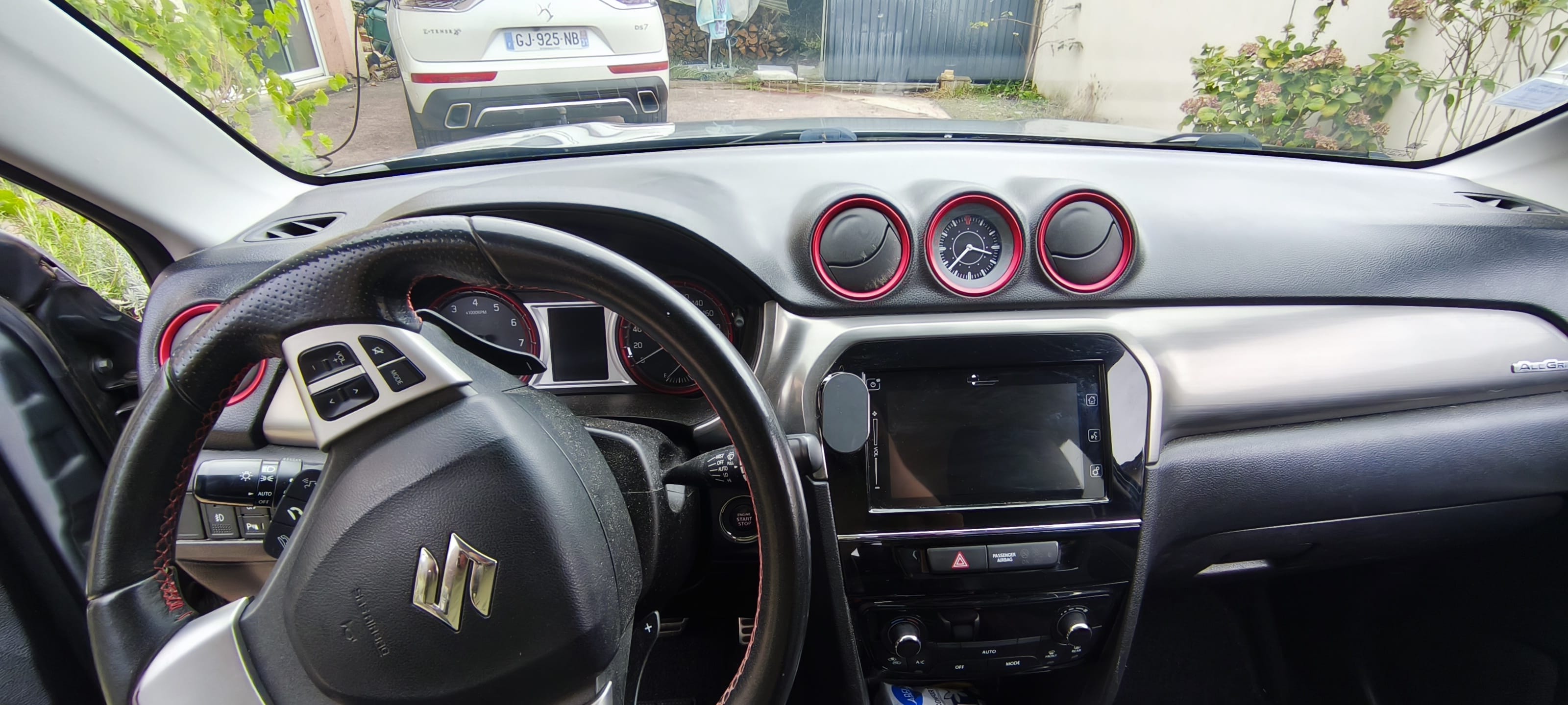 Suzuki Vitara Allgrip 4x4  140 CV boite auto 7l/100 avec Pneus neige