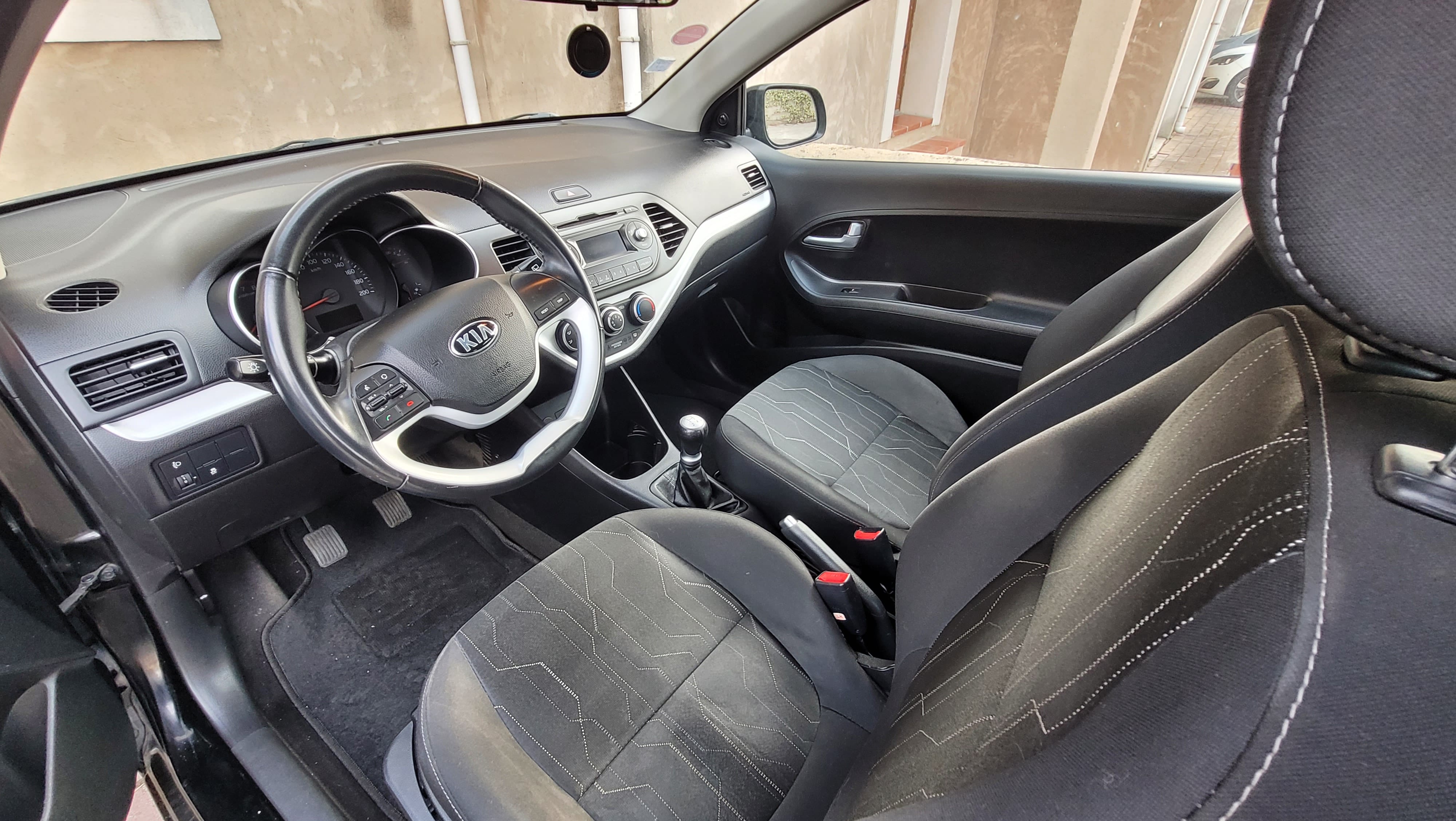 Kia Picanto avec Autoradio
