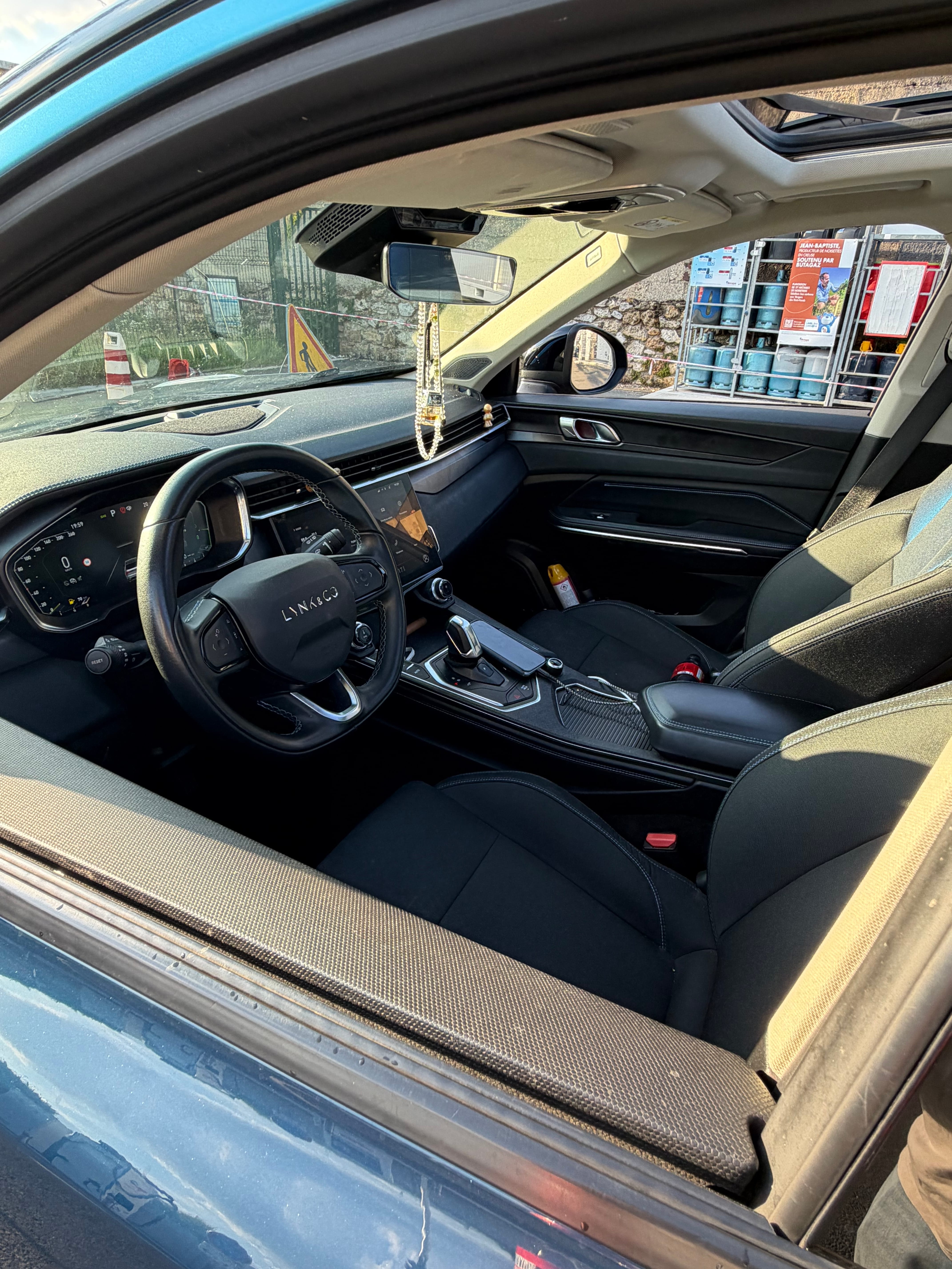 Lynk & Co 01 avec GPS