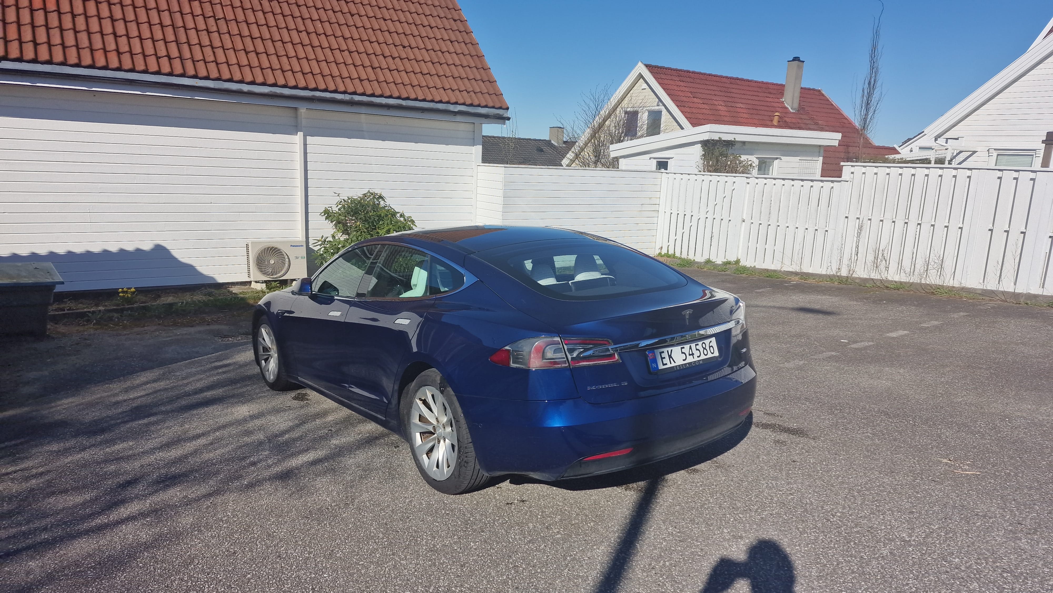 Tesla Model S med Ryggekamera
