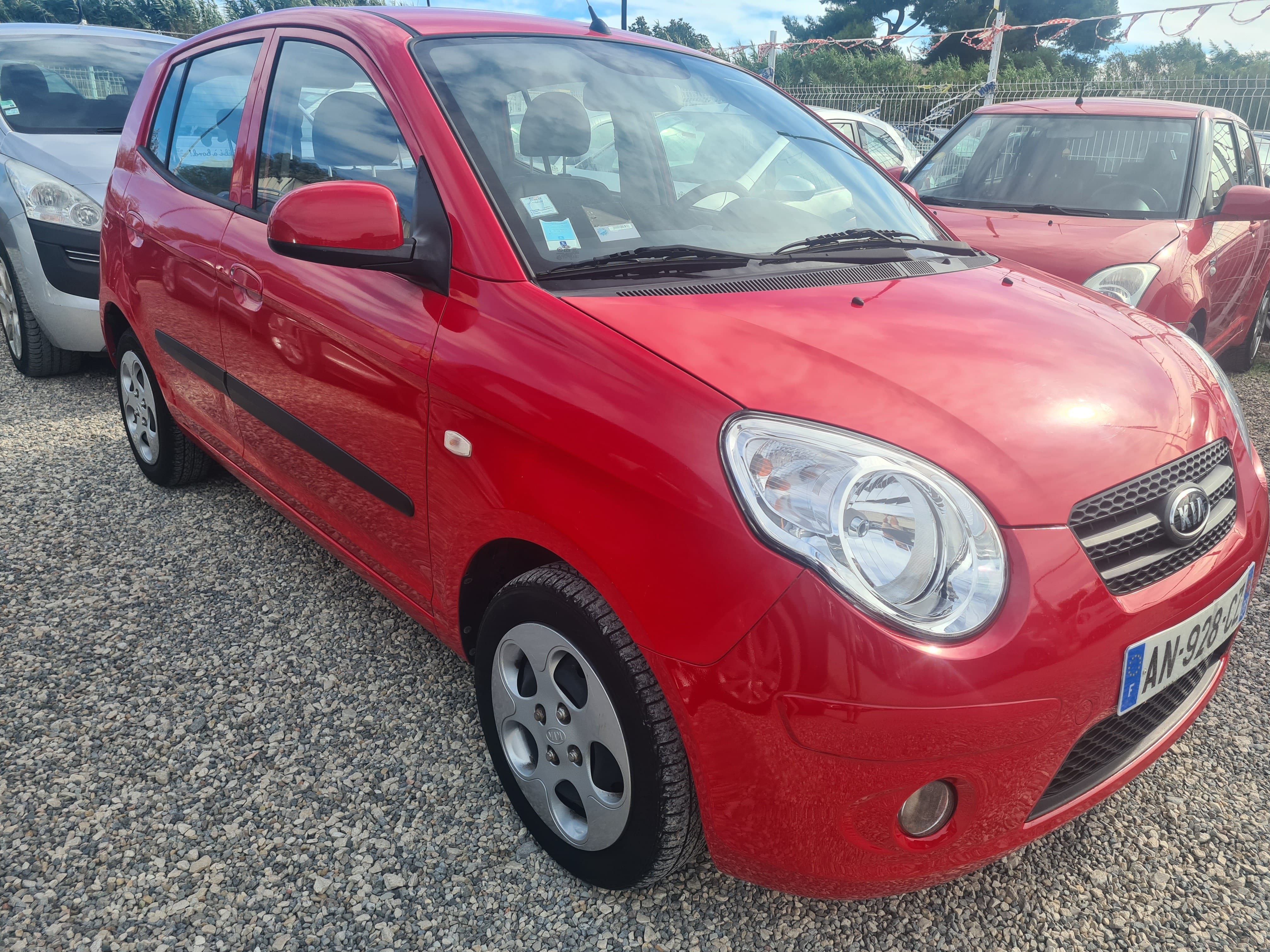 Kia Picanto 1.0L  climatisation, équipée neige avec Siège bébé