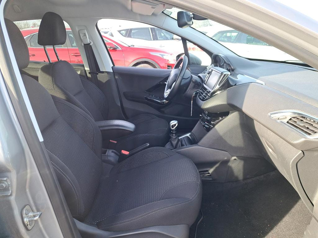 Peugeot 208 avec Entrée audio / iPod