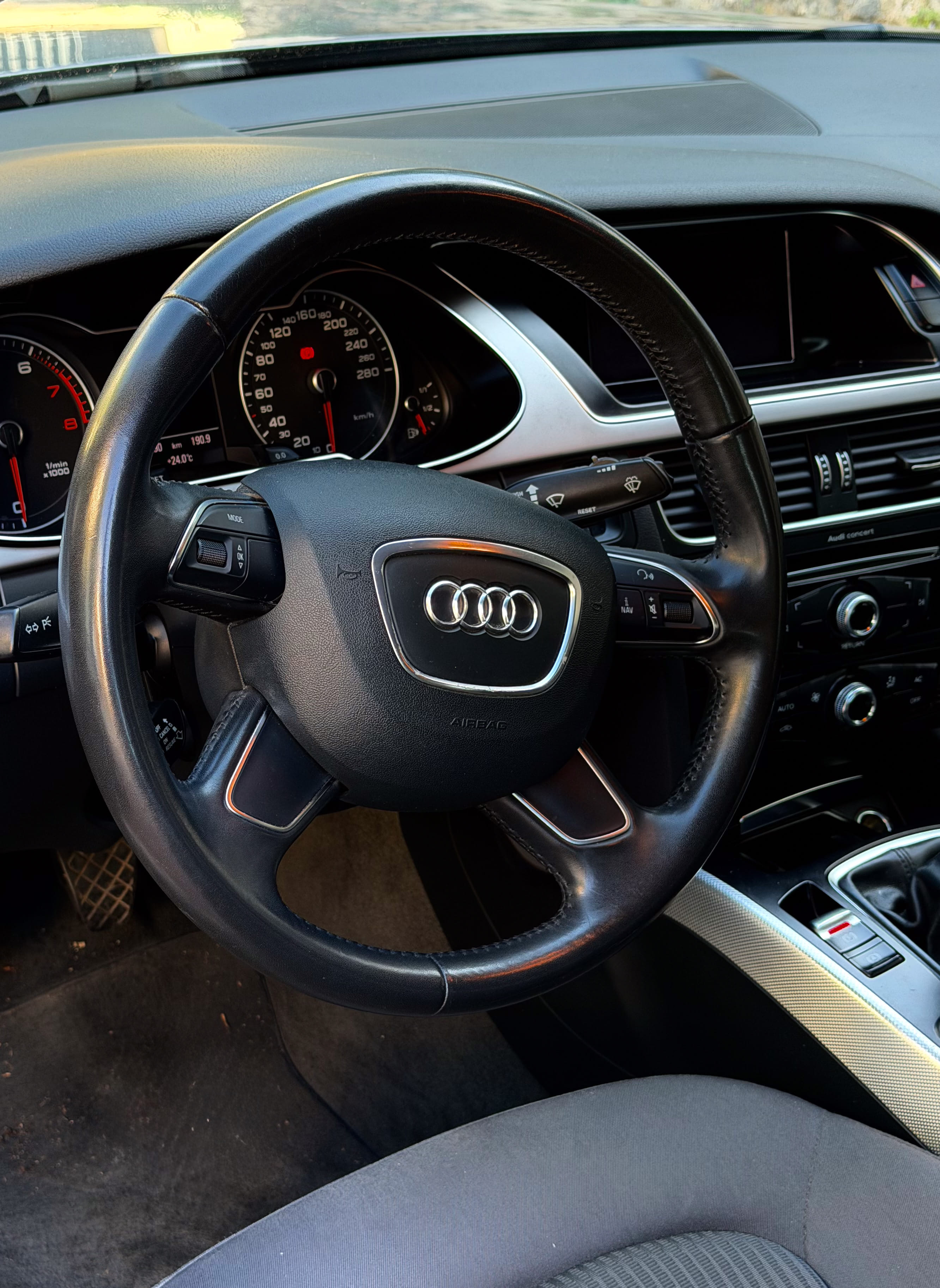 Audi  A4 2.0T Premium Plus Quatro avec Quatre roues motrices