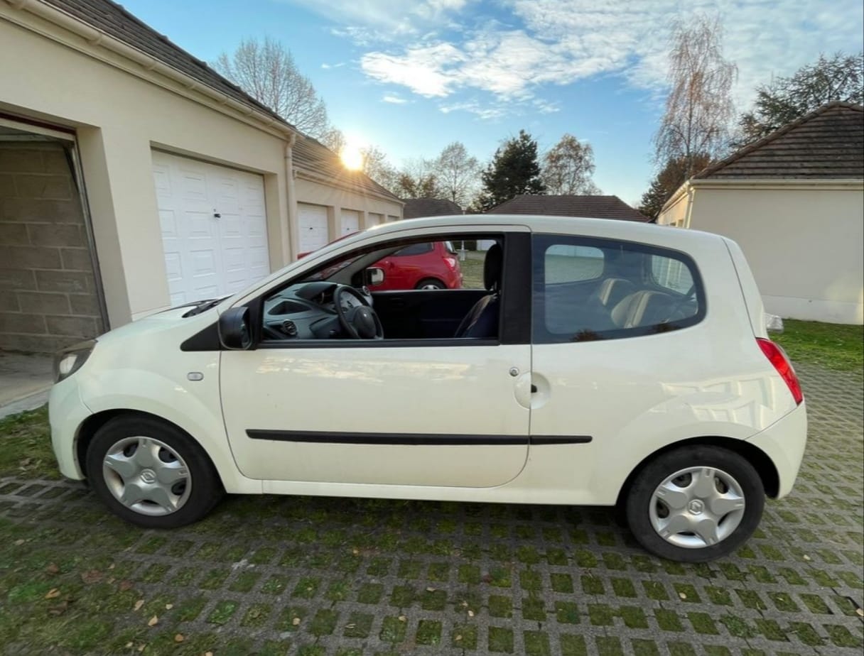 Renault Twingo II avec Entrée audio / iPod