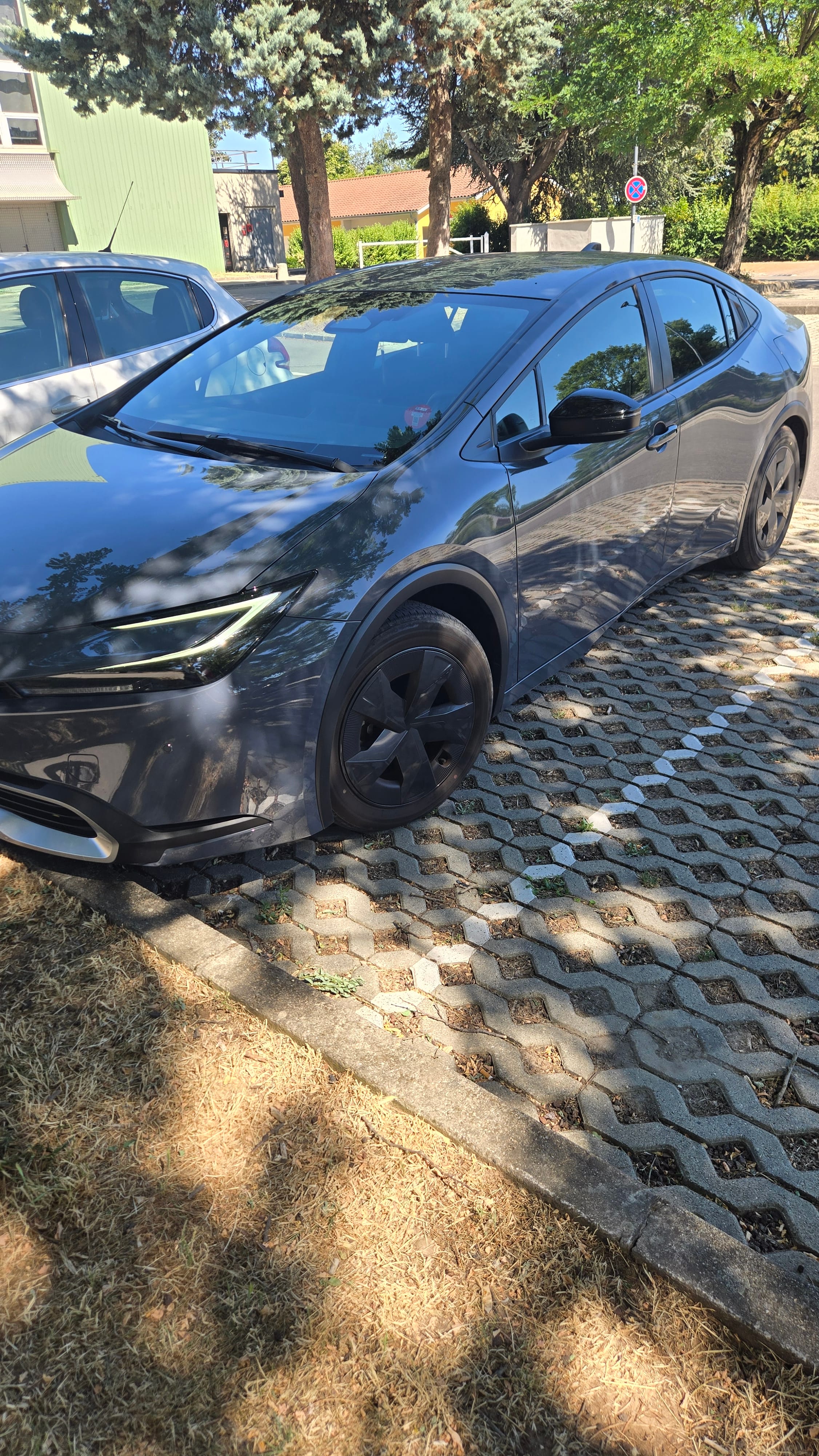 Toyota Prius V, 2025, Essence 98 / Électrique (hybride), automatique