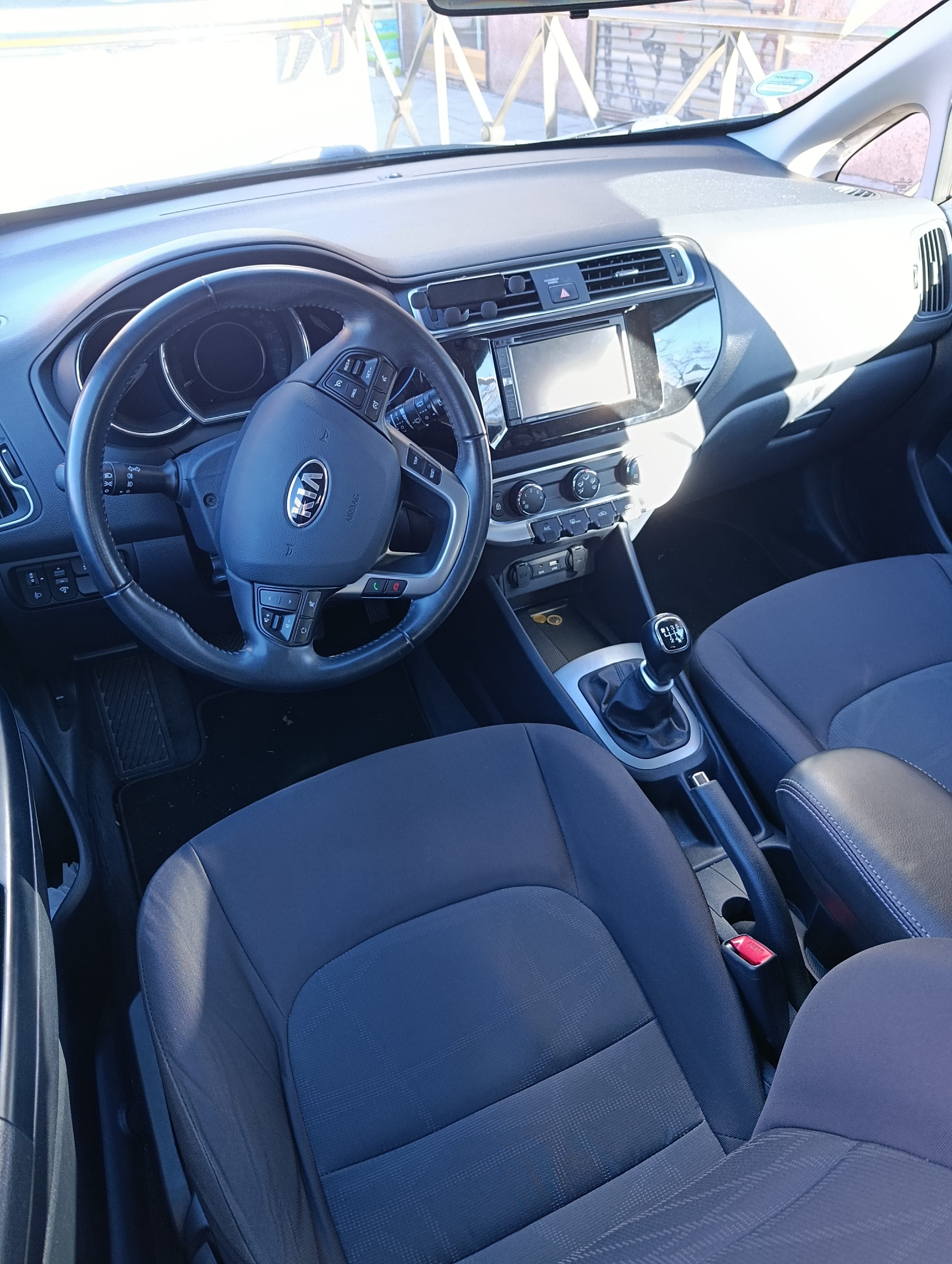 Kia Rio con Control de velocidad