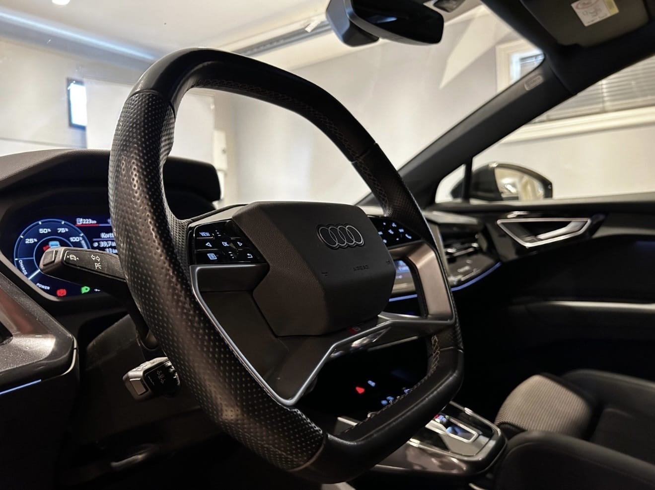 Audi Q4 50 e-tron quattro (AWD) med GPS