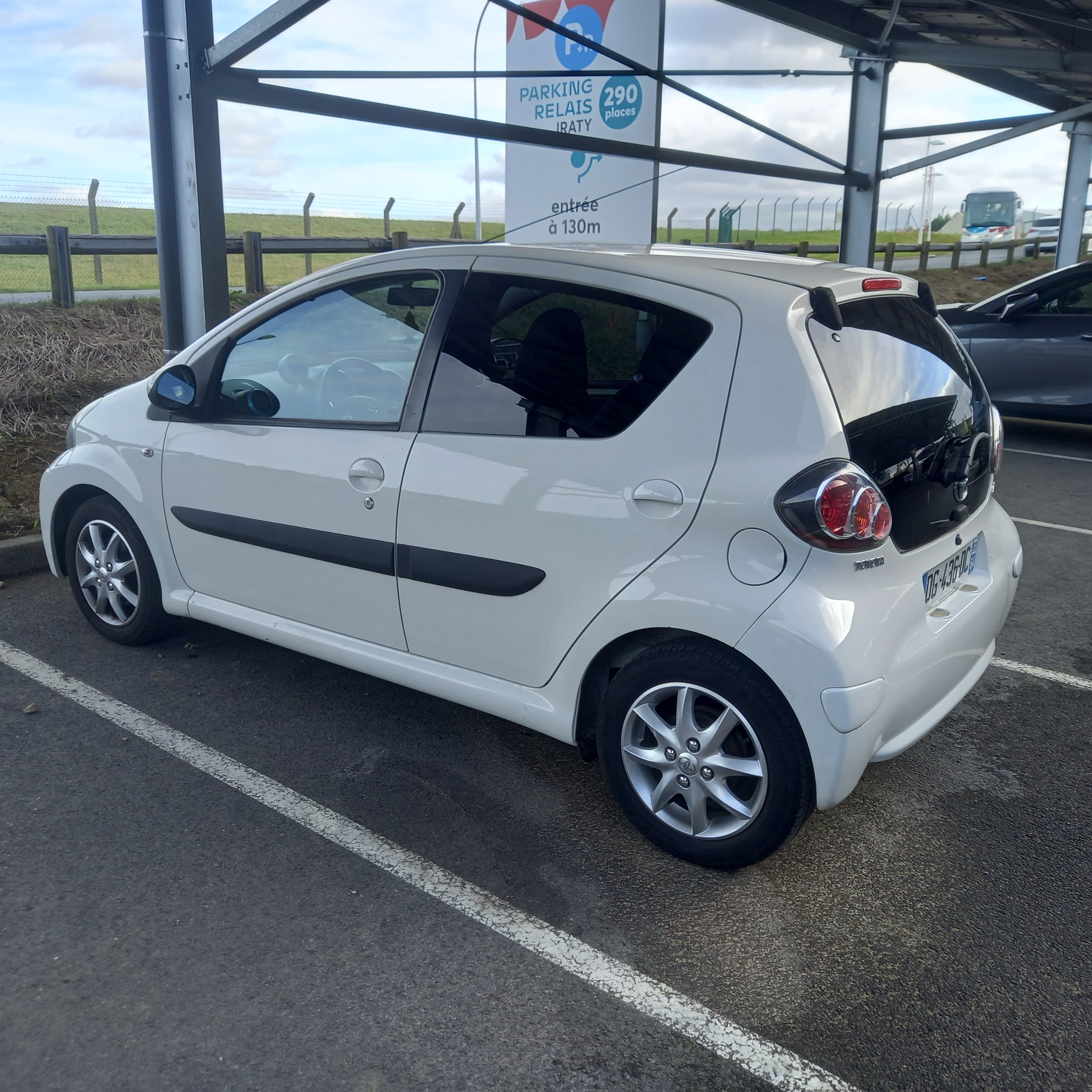 Toyota Aygo DYNAMIC II avec Siège bébé