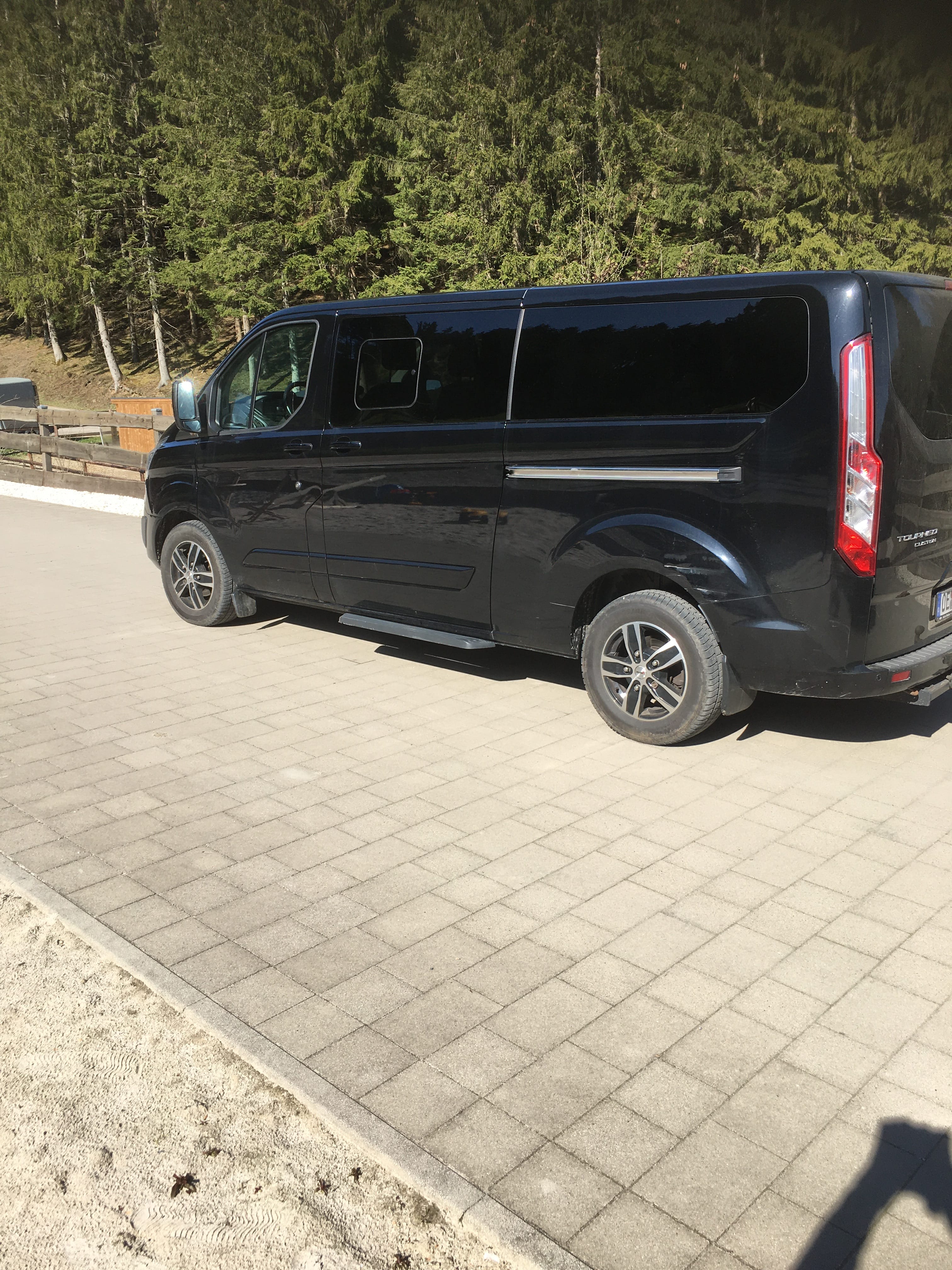 Ford Tourneo Custom mit Navigationsgerät
