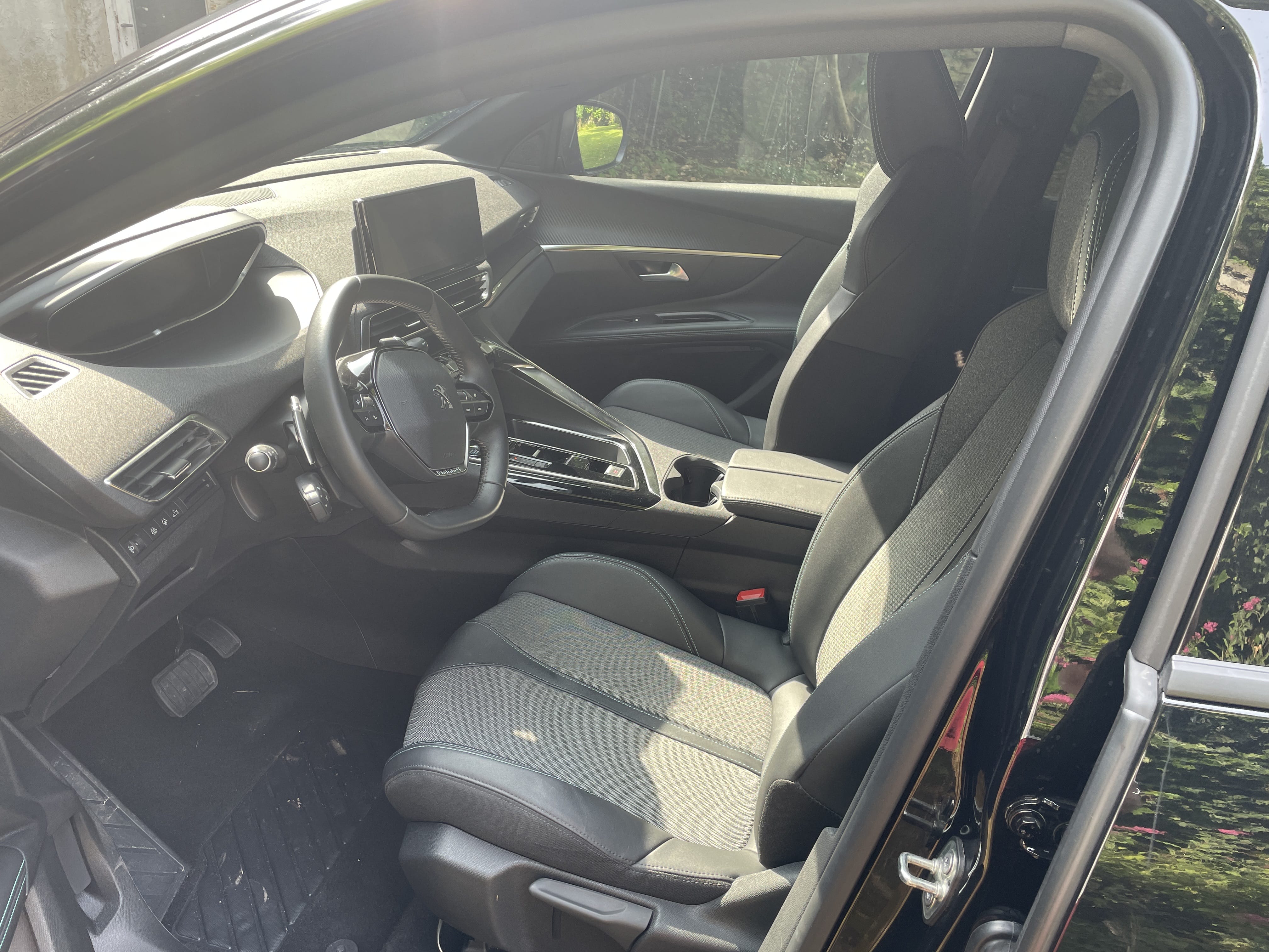 Peugeot 5008 avec GPS