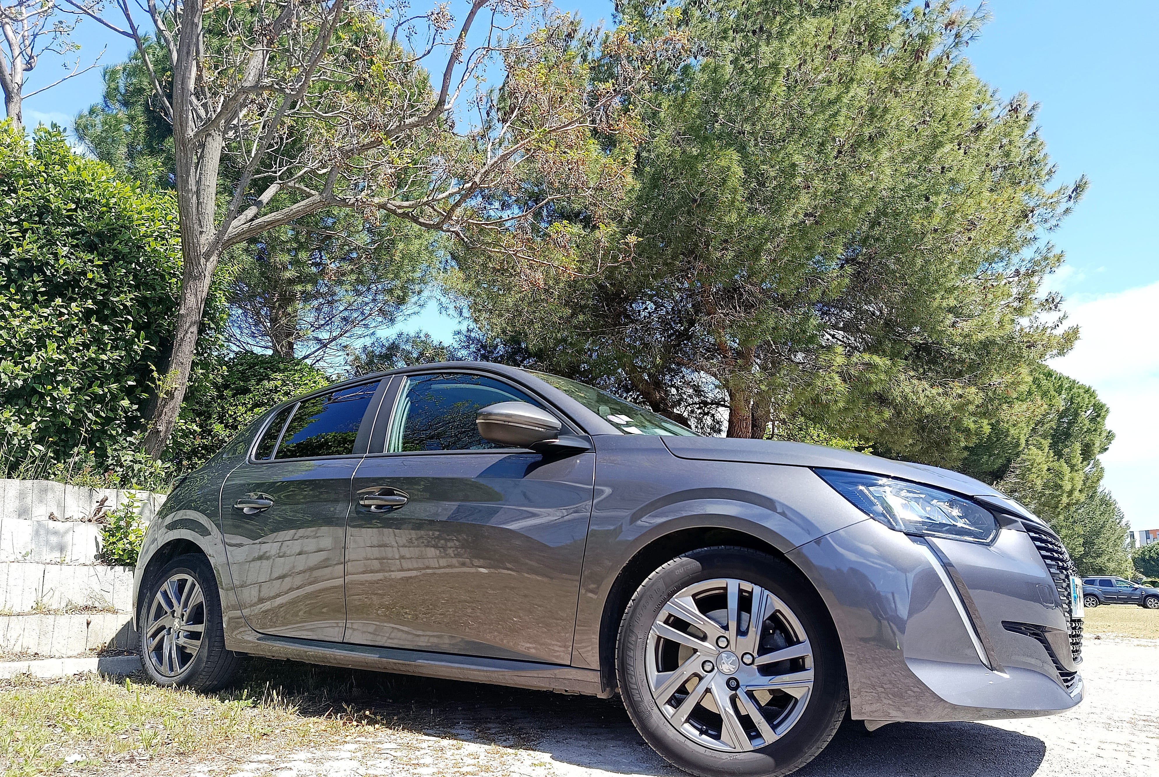 Peugeot 208 with Air conditioning