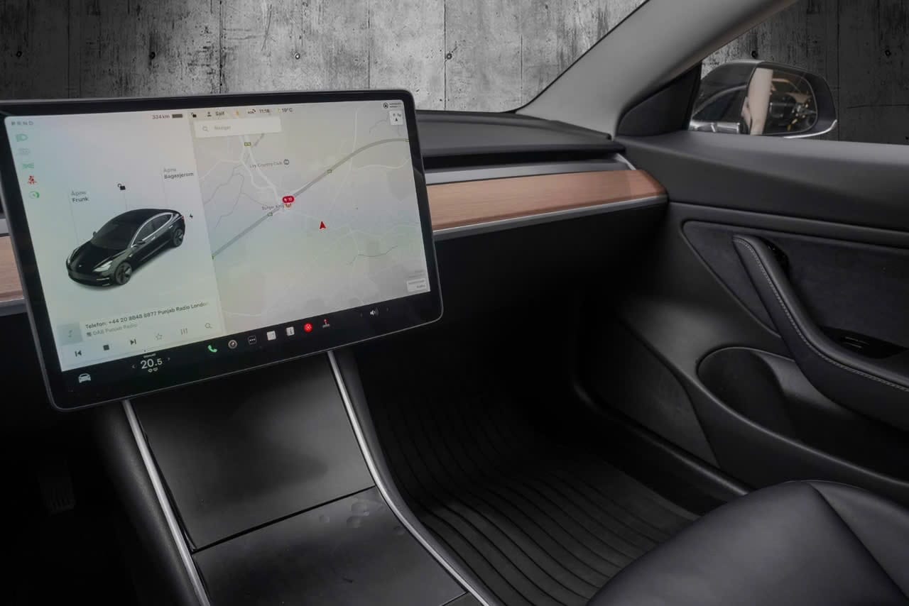 Tesla Model 3 med Bluetooth audio