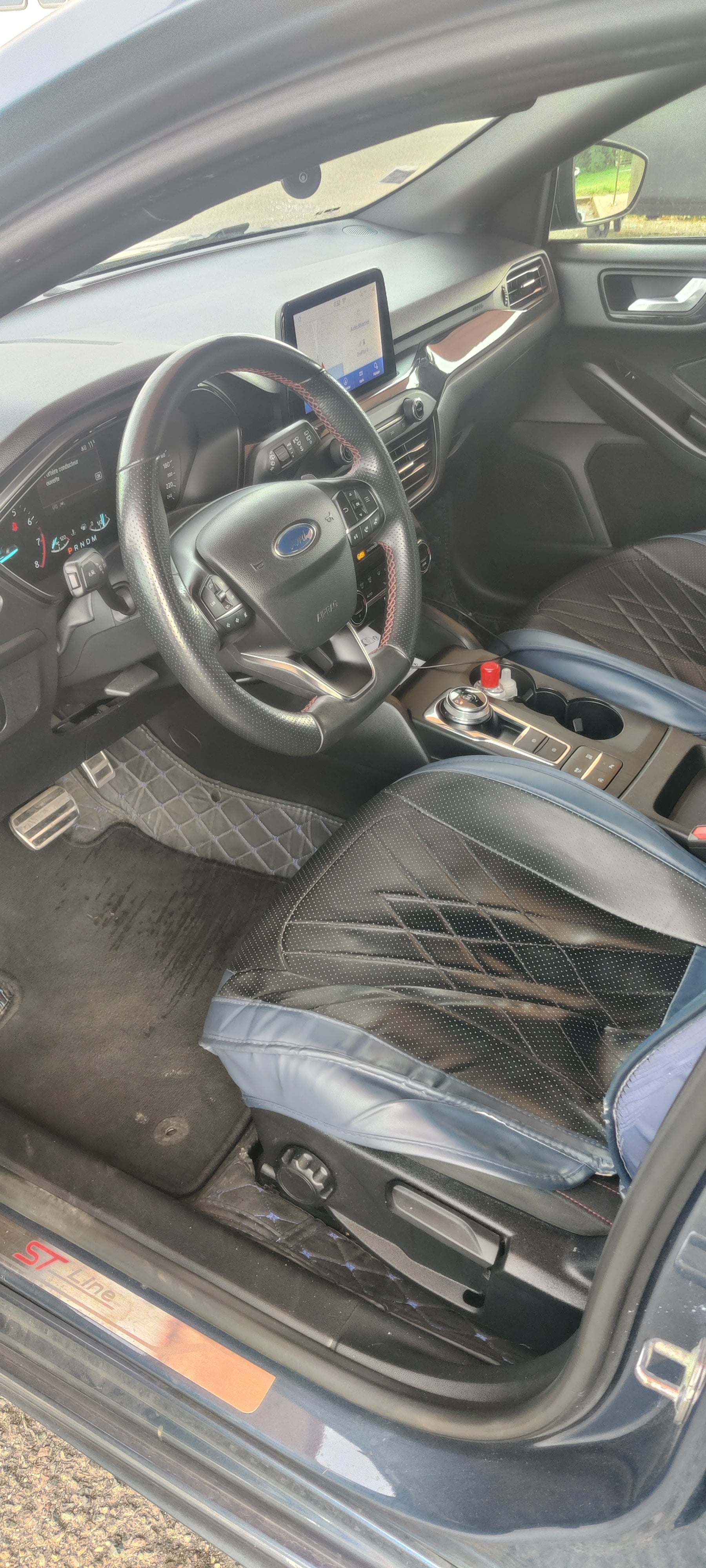 Ford Focus ST Line 125 CV essence avec GPS