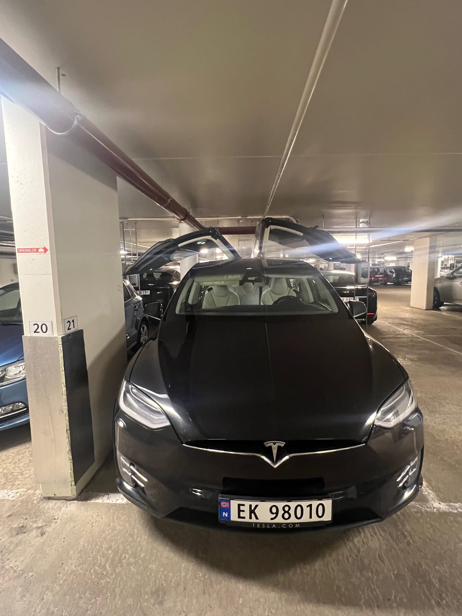 Tesla Model X med Cruisekontroll