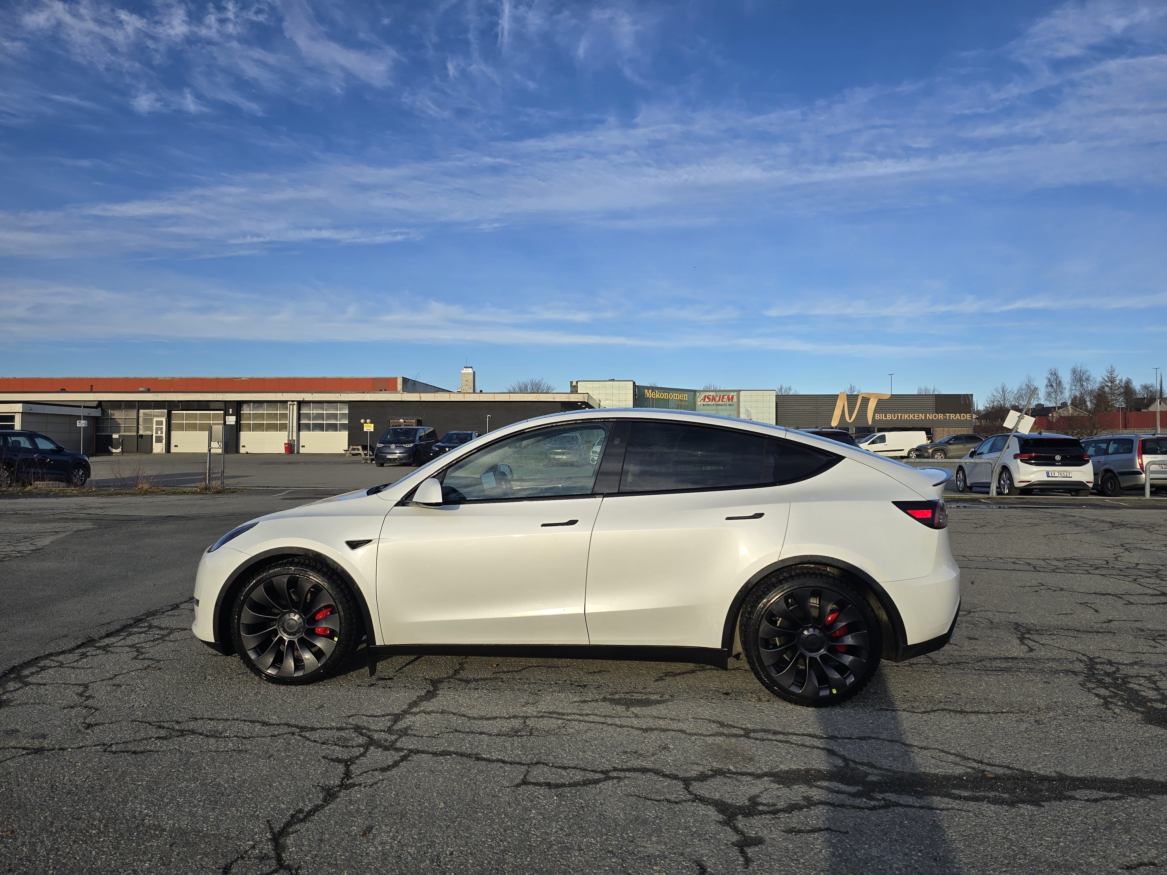 Tesla Model Y Performance med GPS
