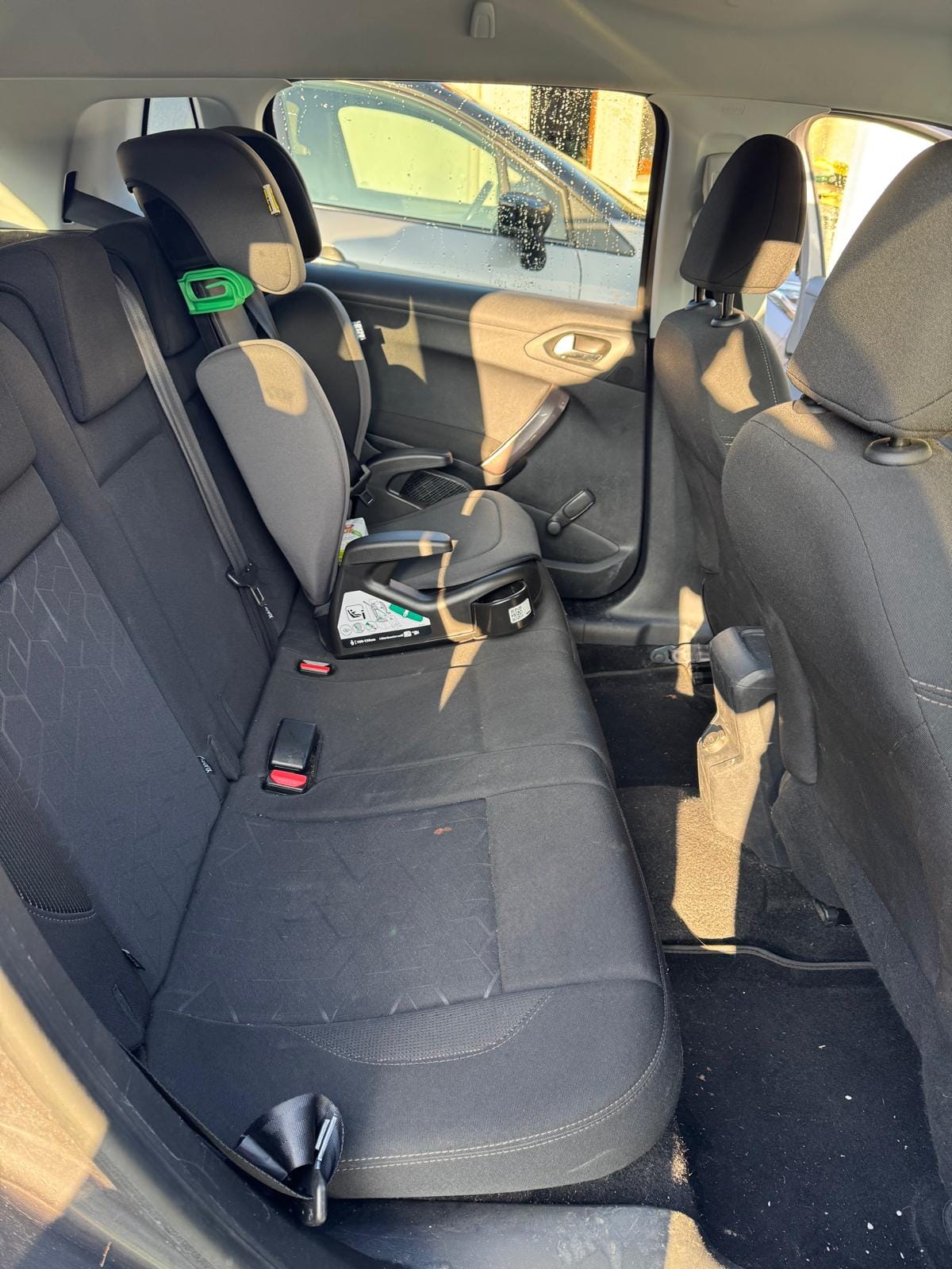 Peugeot 2008 avec Siège bébé