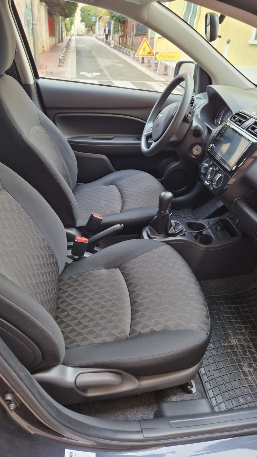 Mitsubishi Space Star avec Entrée audio / iPod