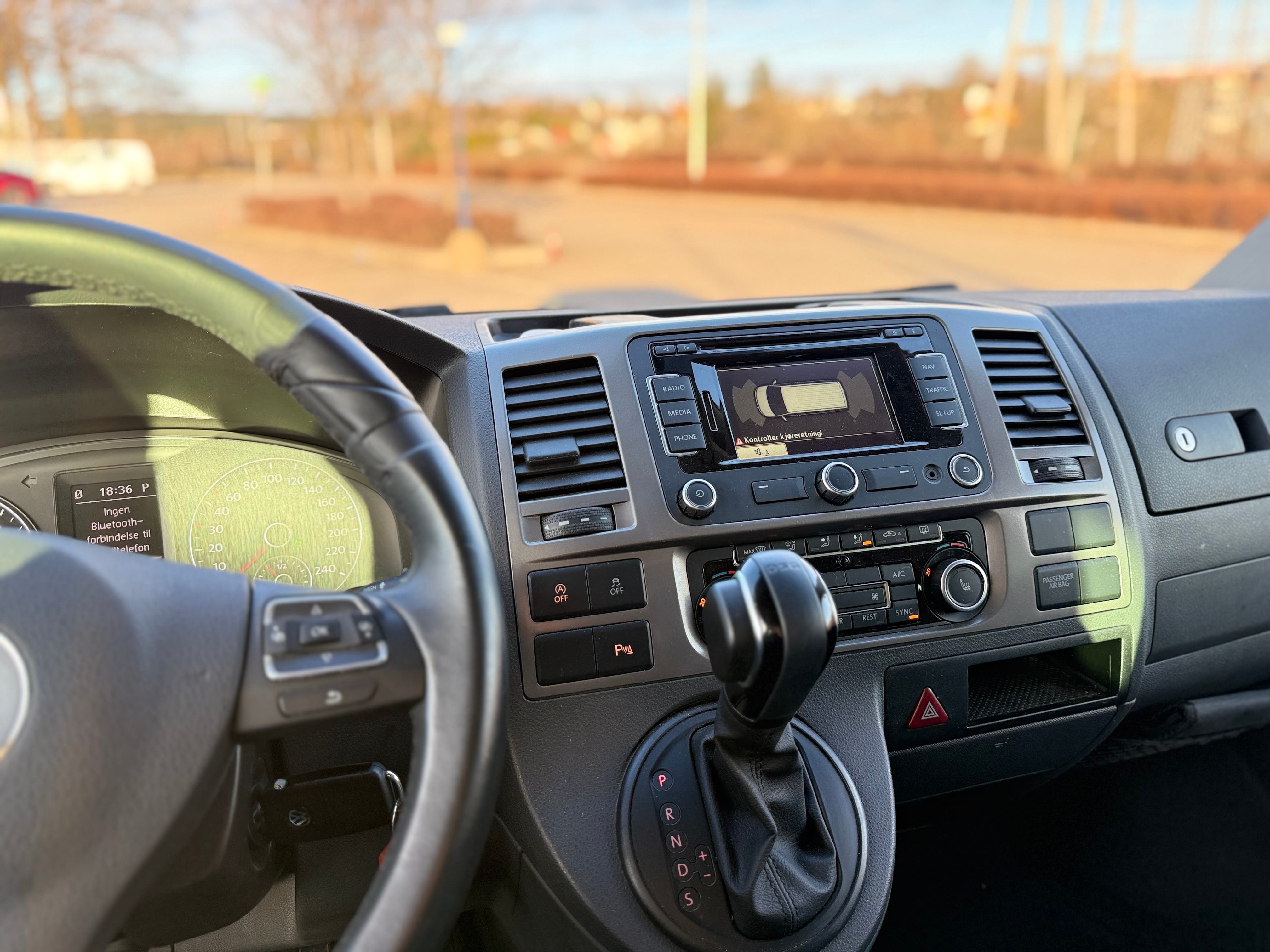 Volkswagen Caravelle 9 seter med automat gir med GPS