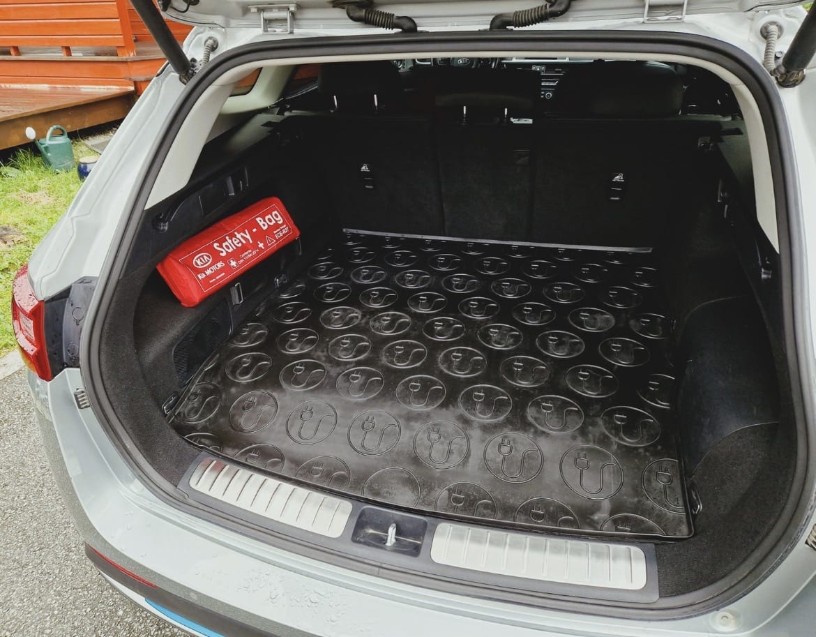 Kia Optima Station Wagon with Roof box