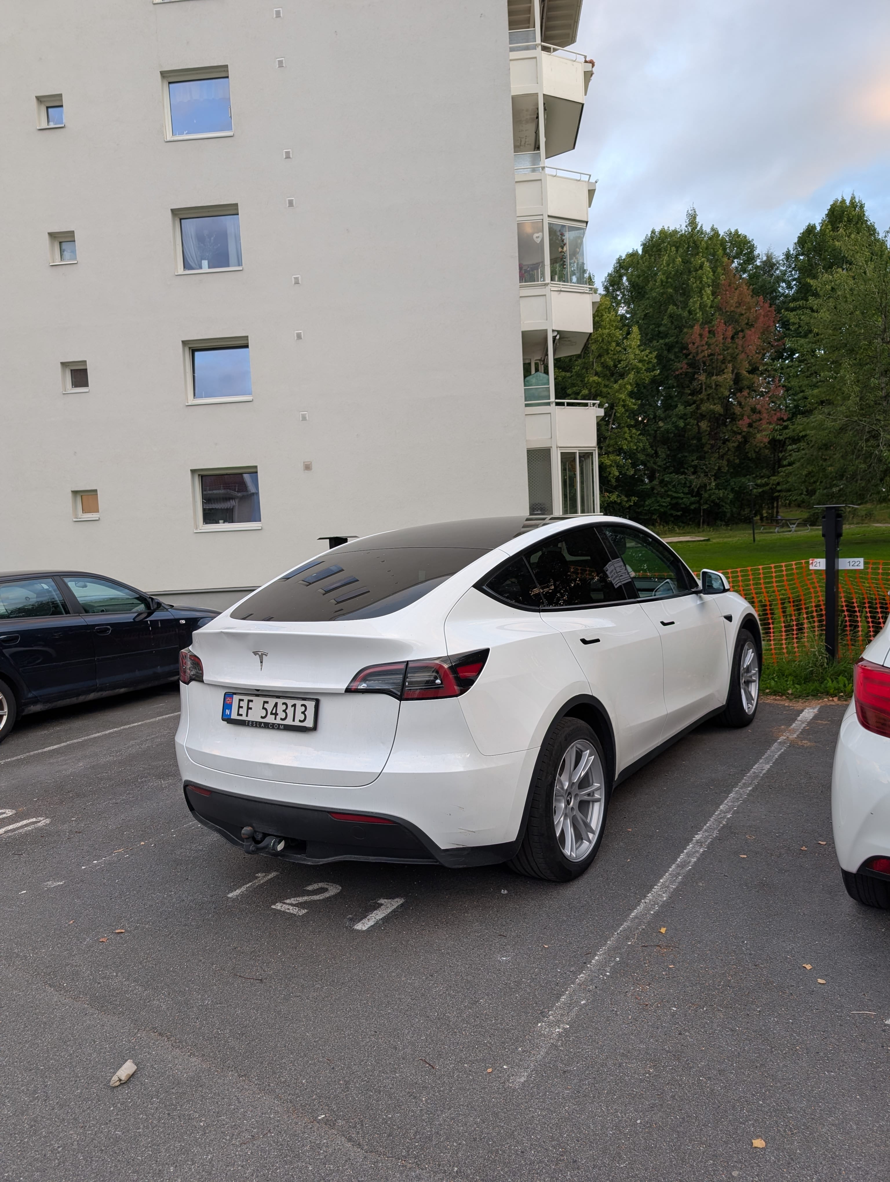 Tesla Model Y Standard Range with Air conditioning