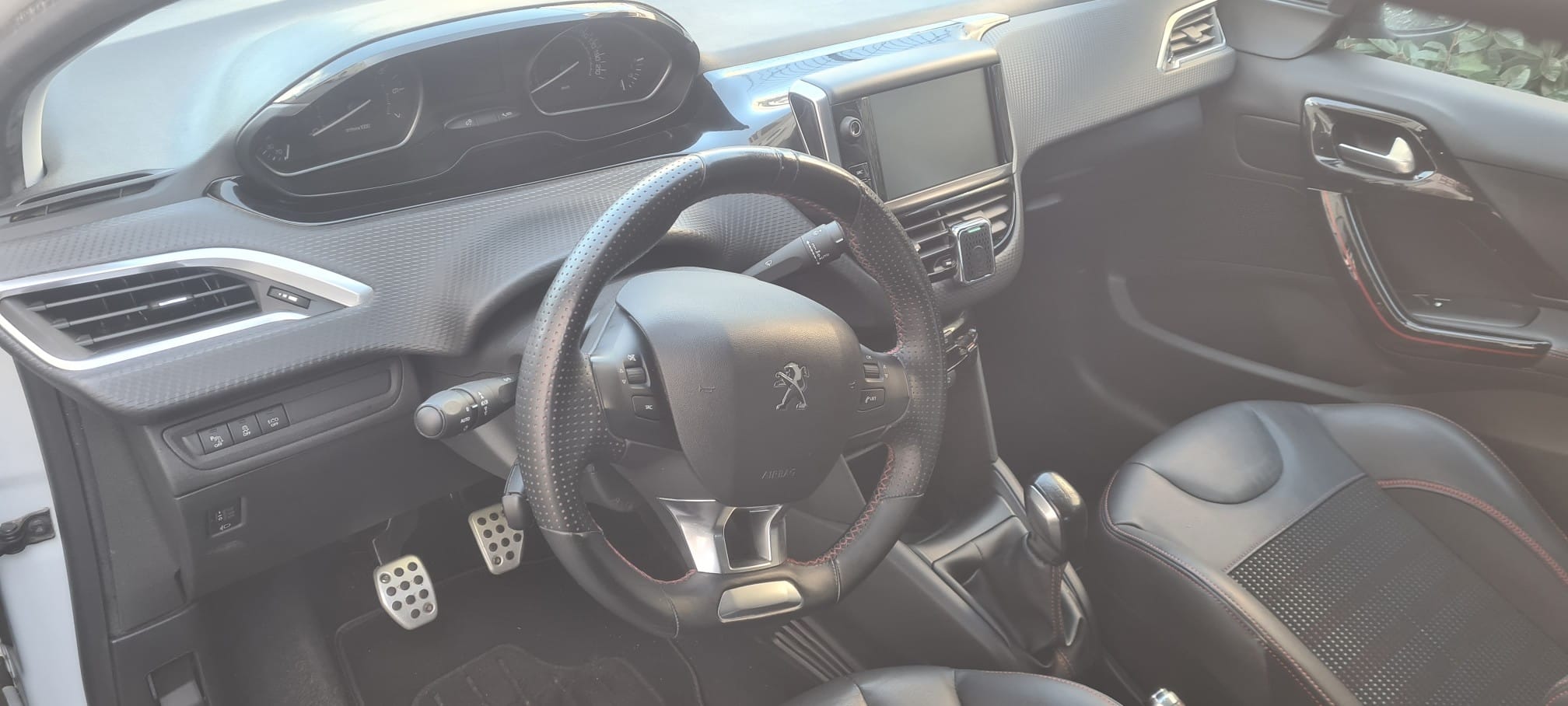Peugeot 208 GT Line 110 Chevaux avec GPS