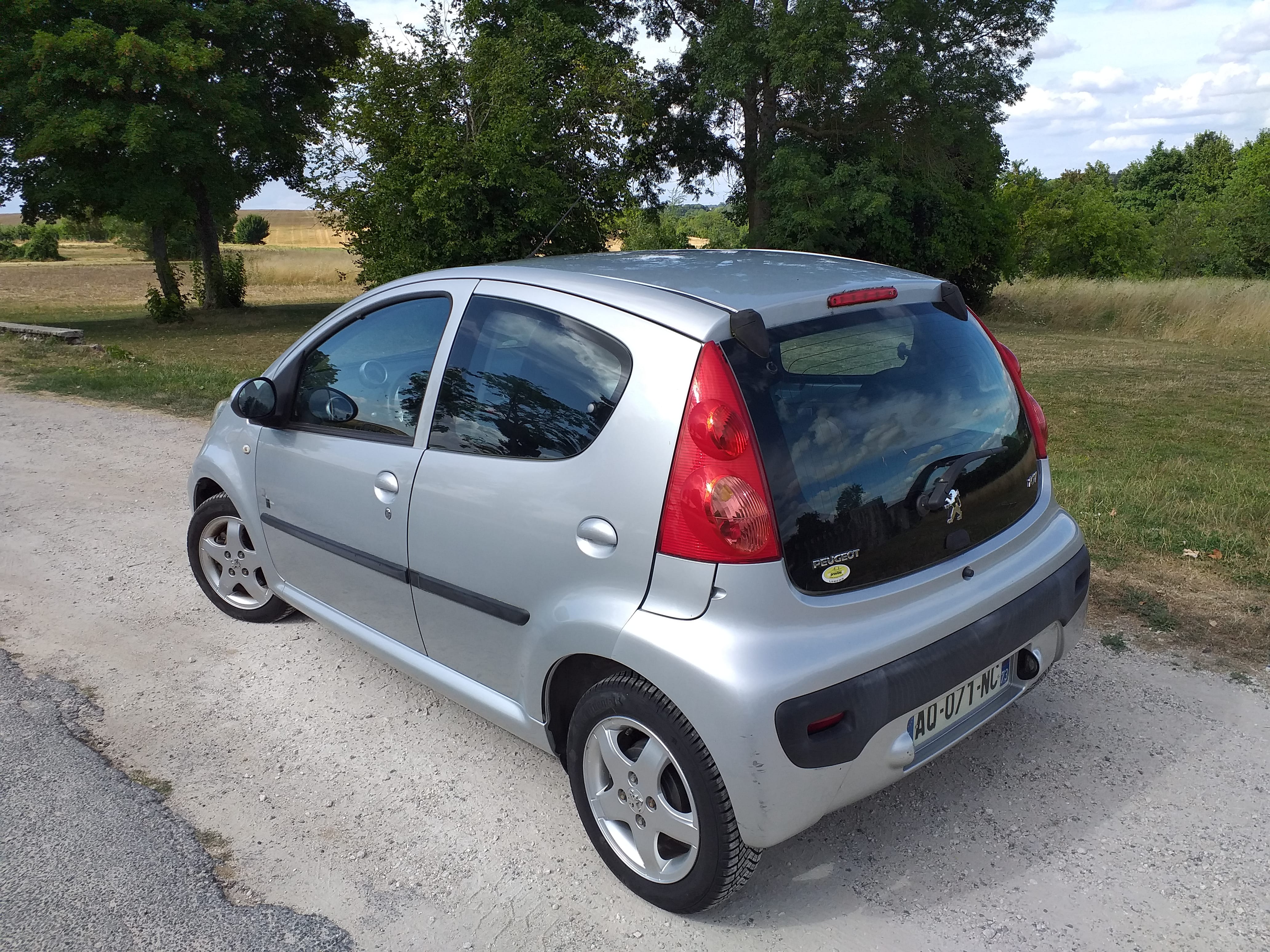 Peugeot 107 black and silver edition avec Port USB