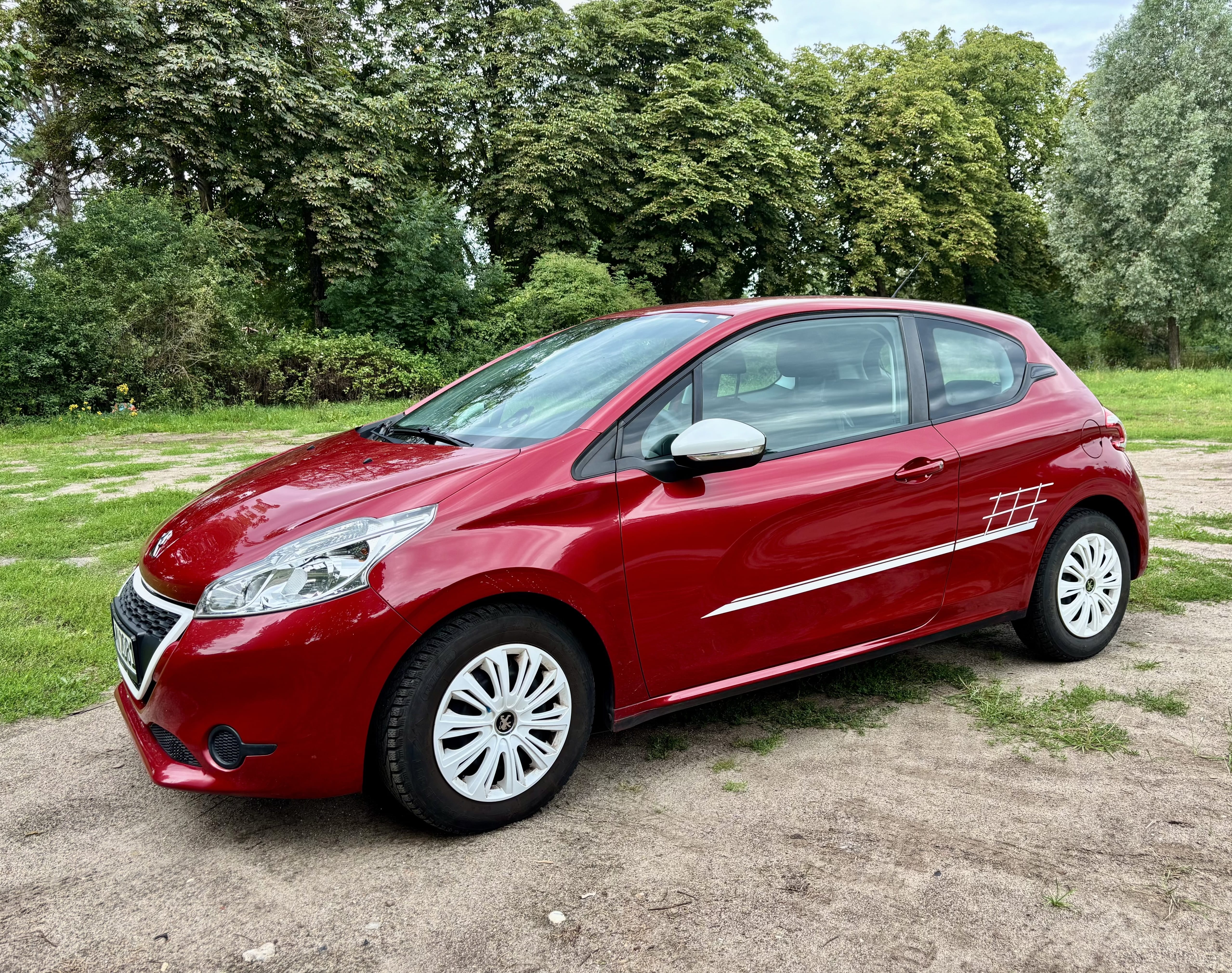 Peugeot 208 - Rot, 2015, Super 95