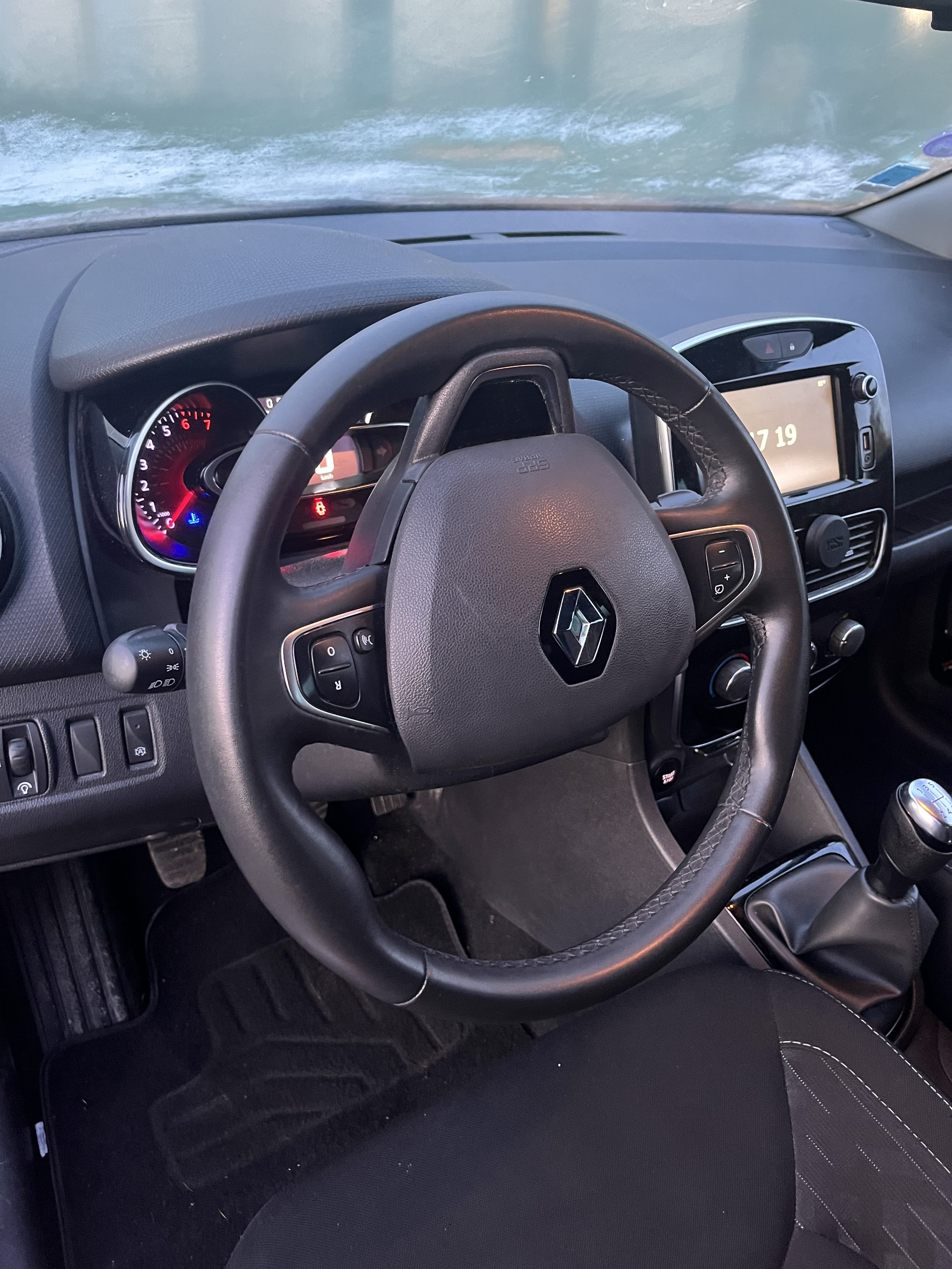 Renault Clio avec Siège bébé