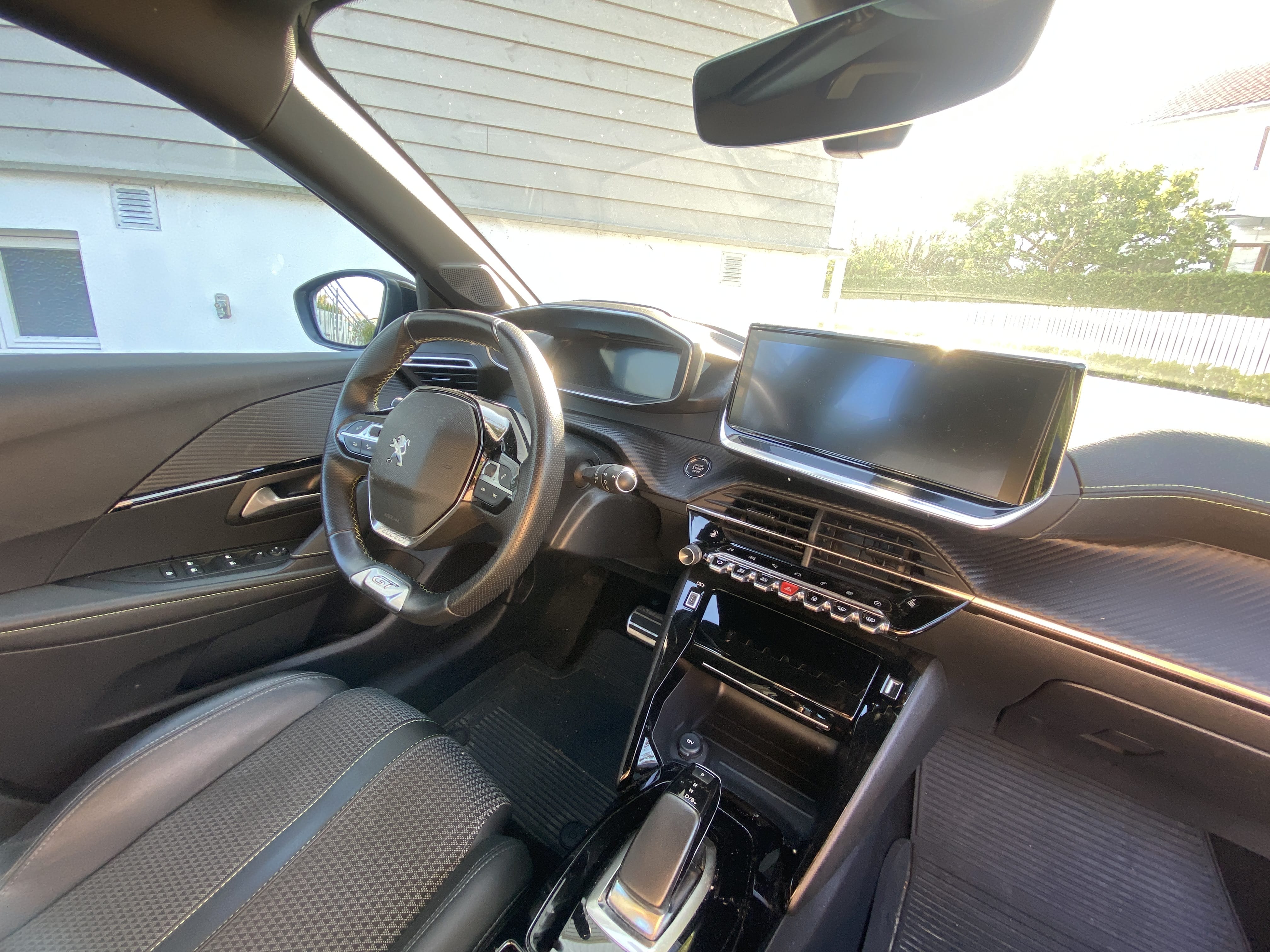 Peugeot e-208 Style with Baby seat