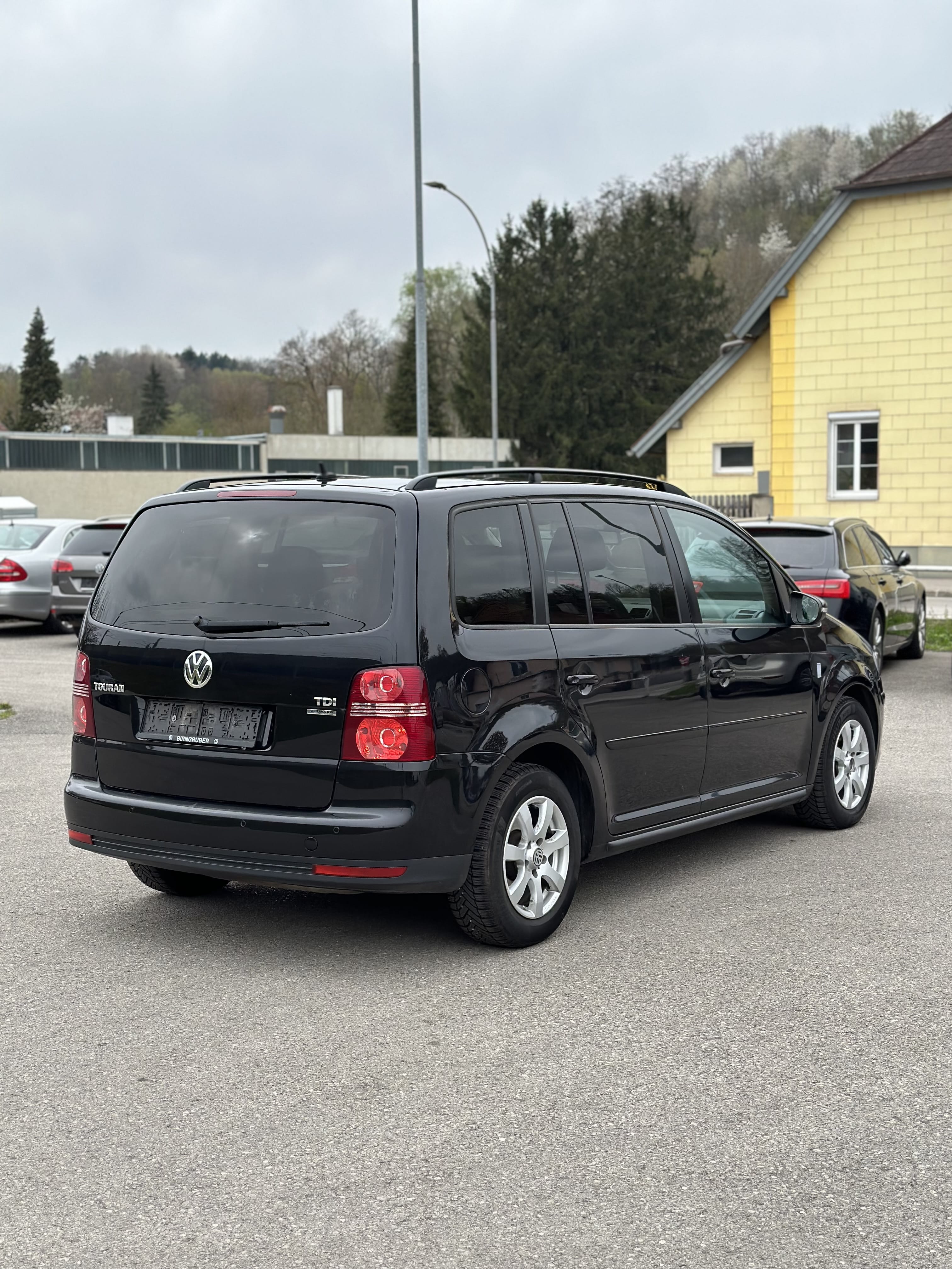 Volkswagen Touran Van mit Winterreifen