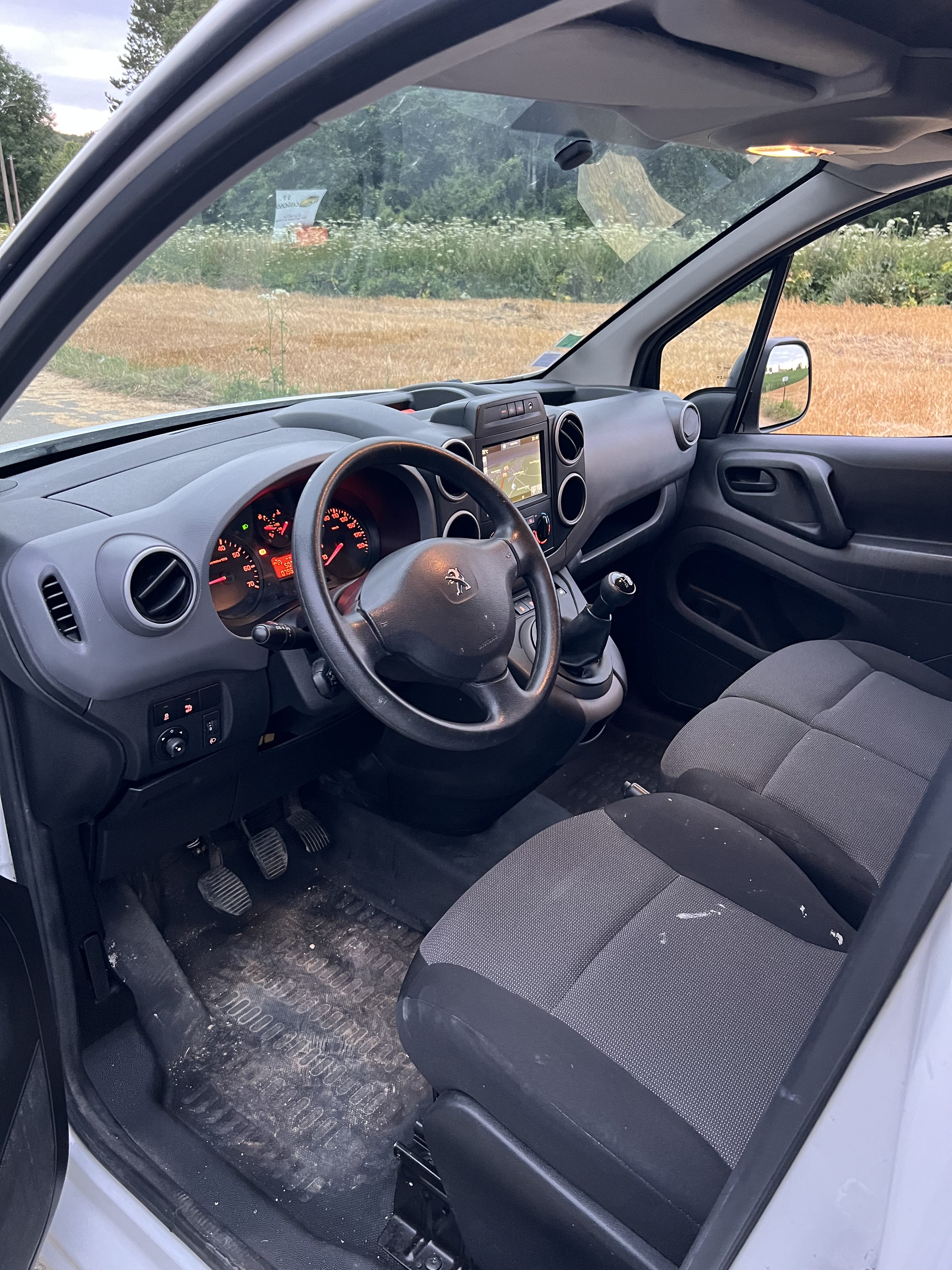 Peugeot Partner Fourgon avec GPS