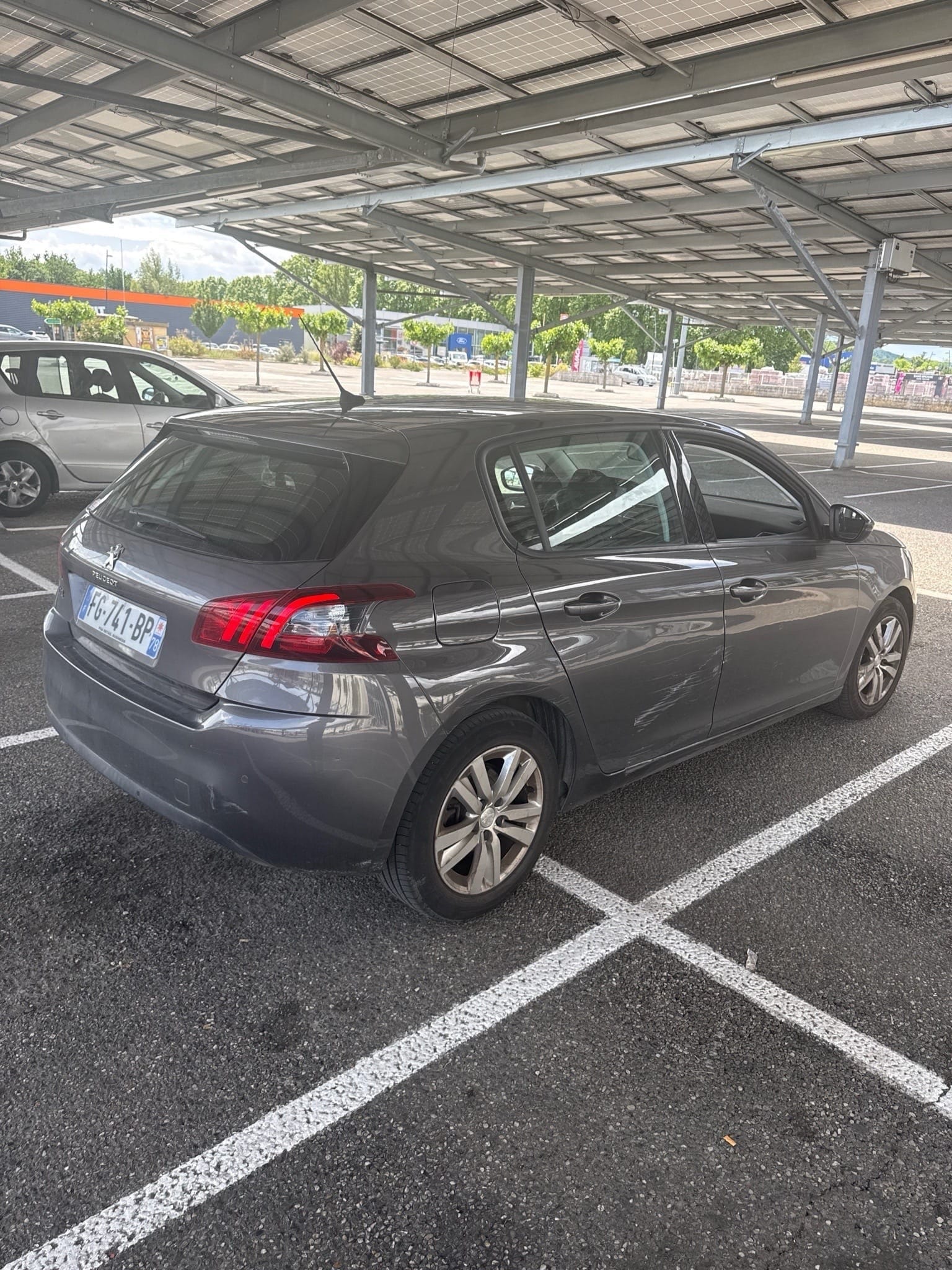 Peugeot 308 avec GPS
