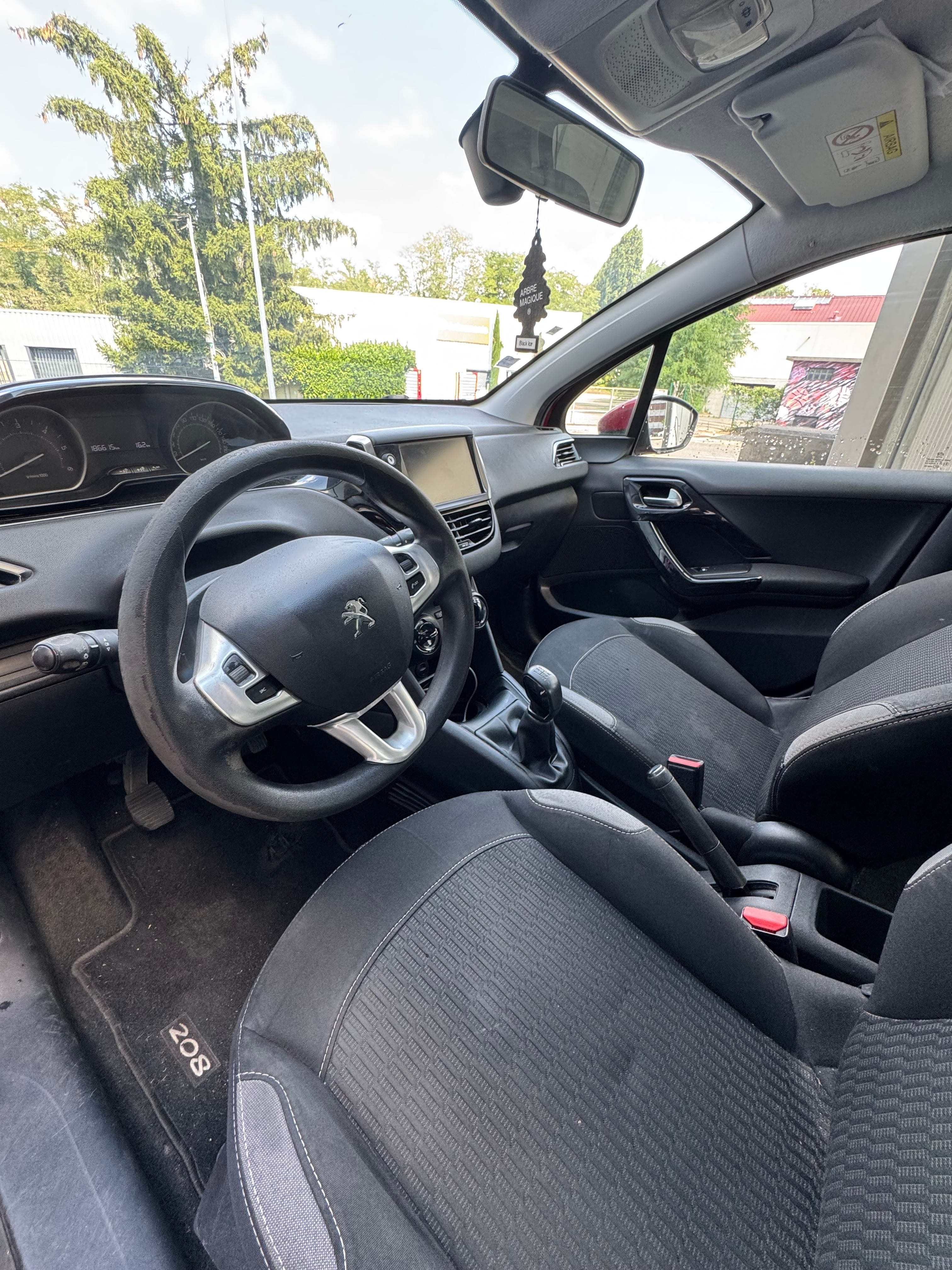 Peugeot 208 avec Siège bébé
