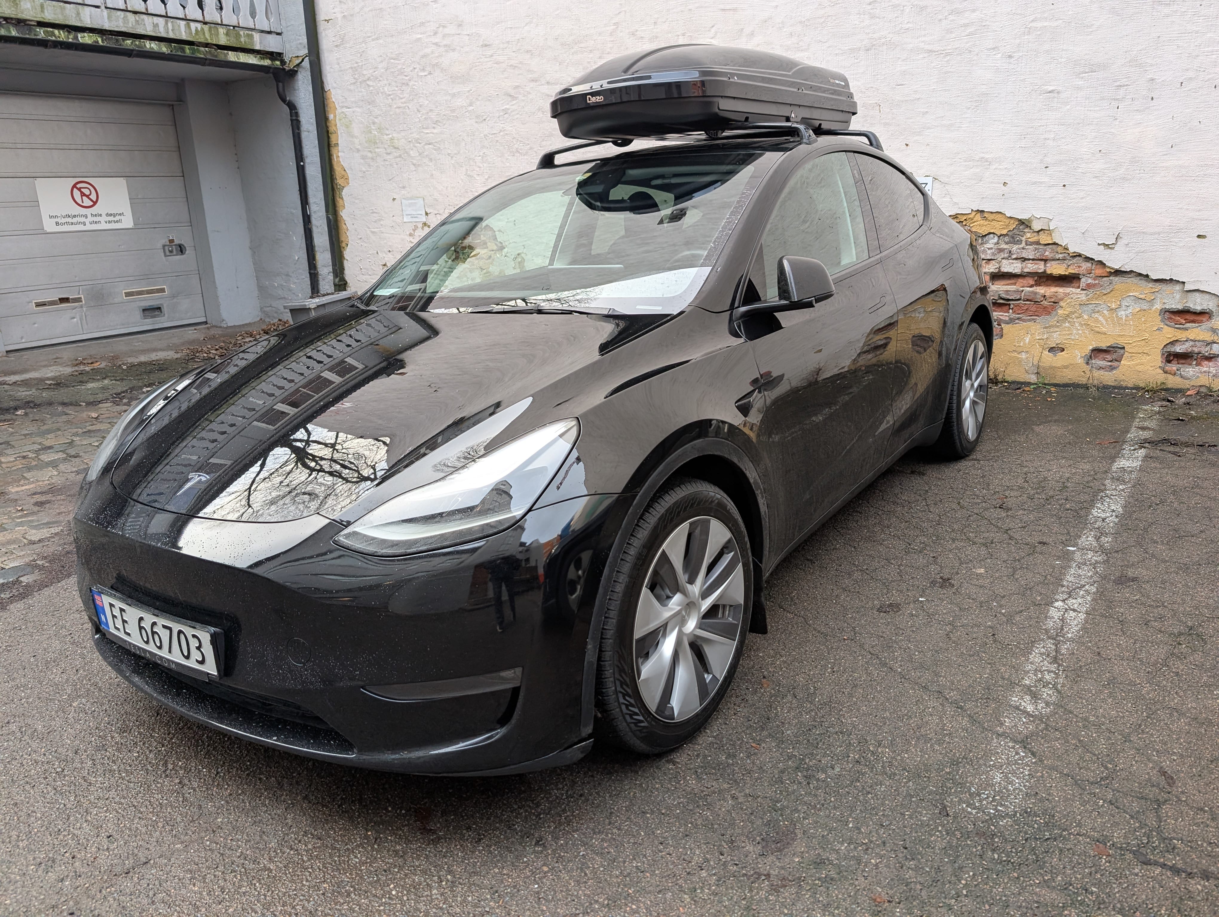 Tesla Model Y, 2022, Electric, automatic