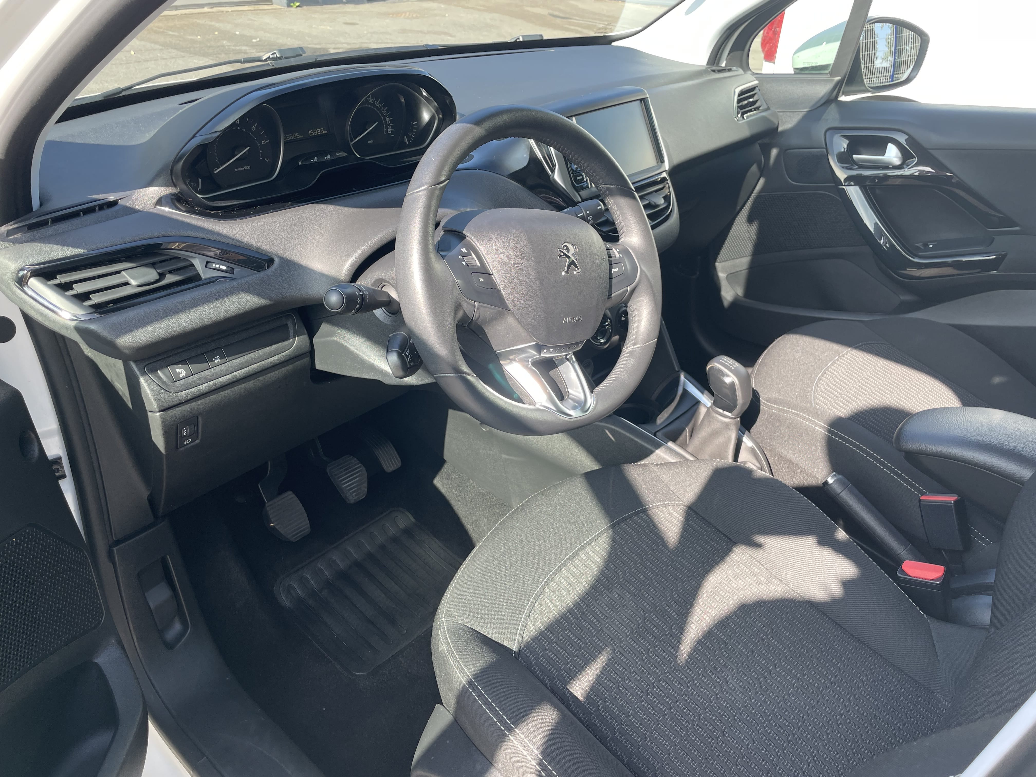 Peugeot 208 avec Entrée audio / iPod