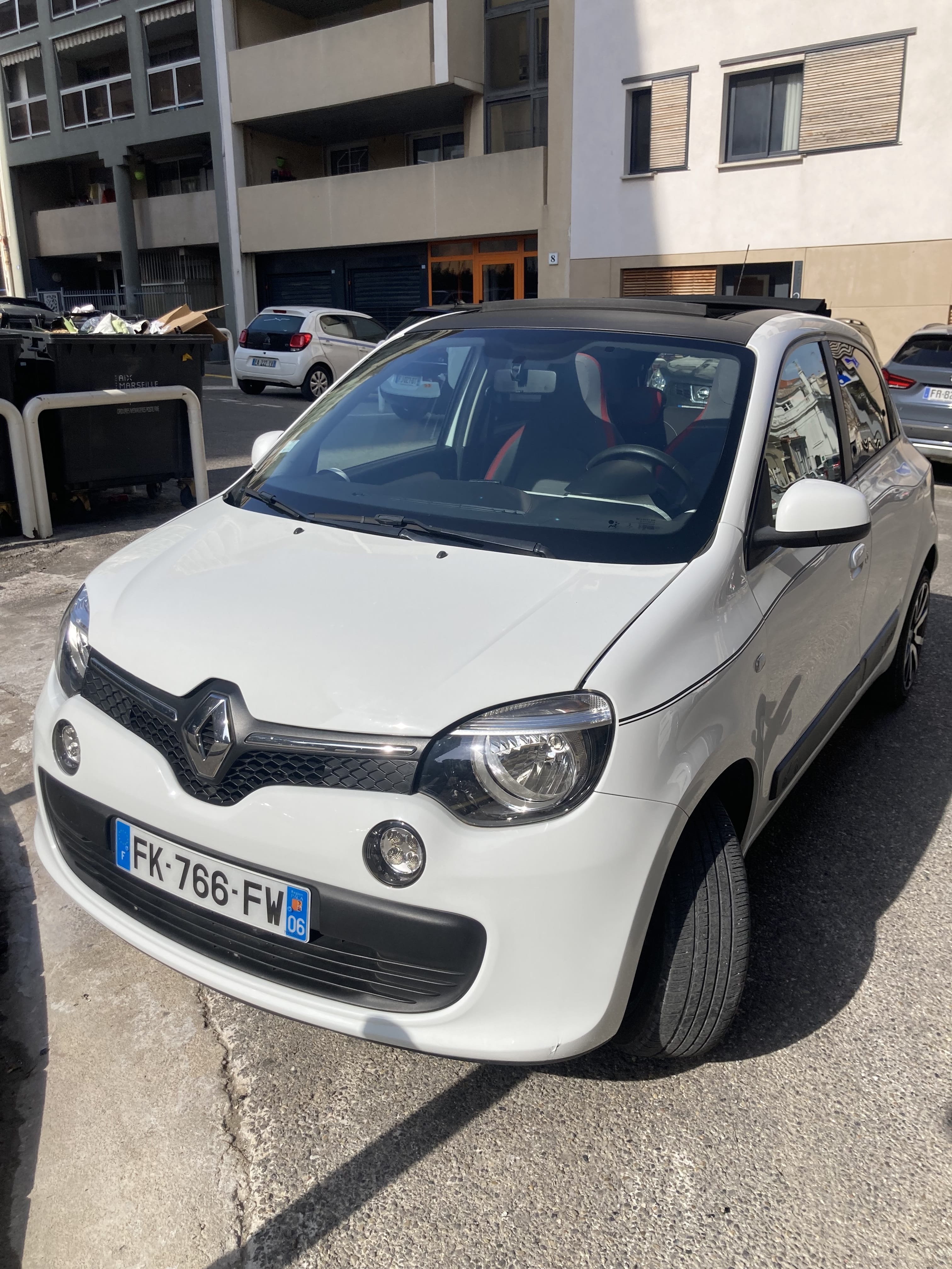 Renault Twingo III : cabriolet, stat. gratuit, métro Perier, 2016, Essence 95